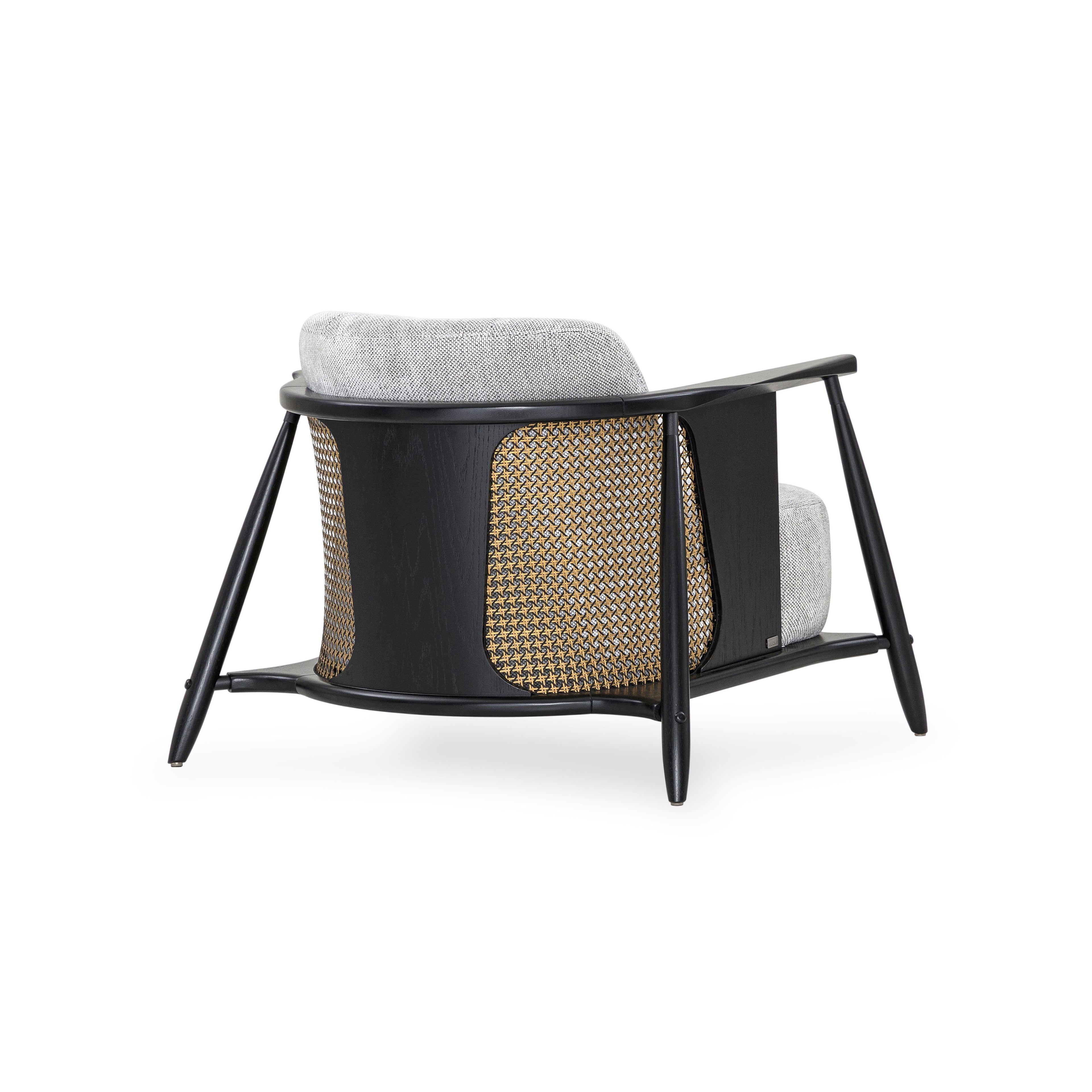 https://a.1stdibscdn.com/laguna-occasional-chair-in-grating-upholstered-and-black-wood-frame-for-sale-picture-5/f_52822/f_301891121661804056959/MH_9832_POLTRONA_LAGUNA_MESCLADO_077TC119_05_master.jpg