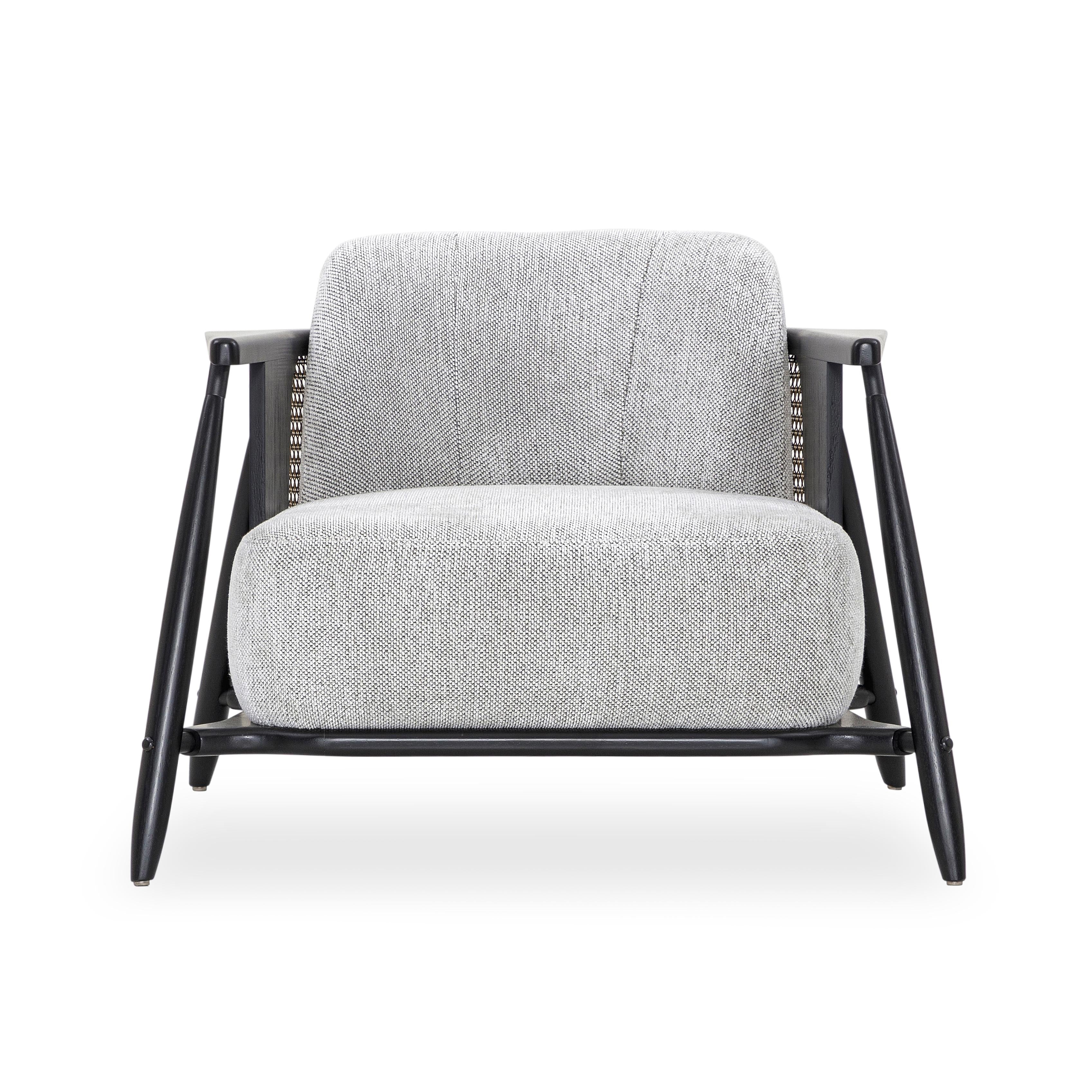 https://a.1stdibscdn.com/laguna-occasional-chair-in-grating-upholstered-and-black-wood-frame-for-sale-picture-7/f_52822/f_301891121661804056784/MH_9832_POLTRONA_LAGUNA_MESCLADO_077TC119_master.jpg