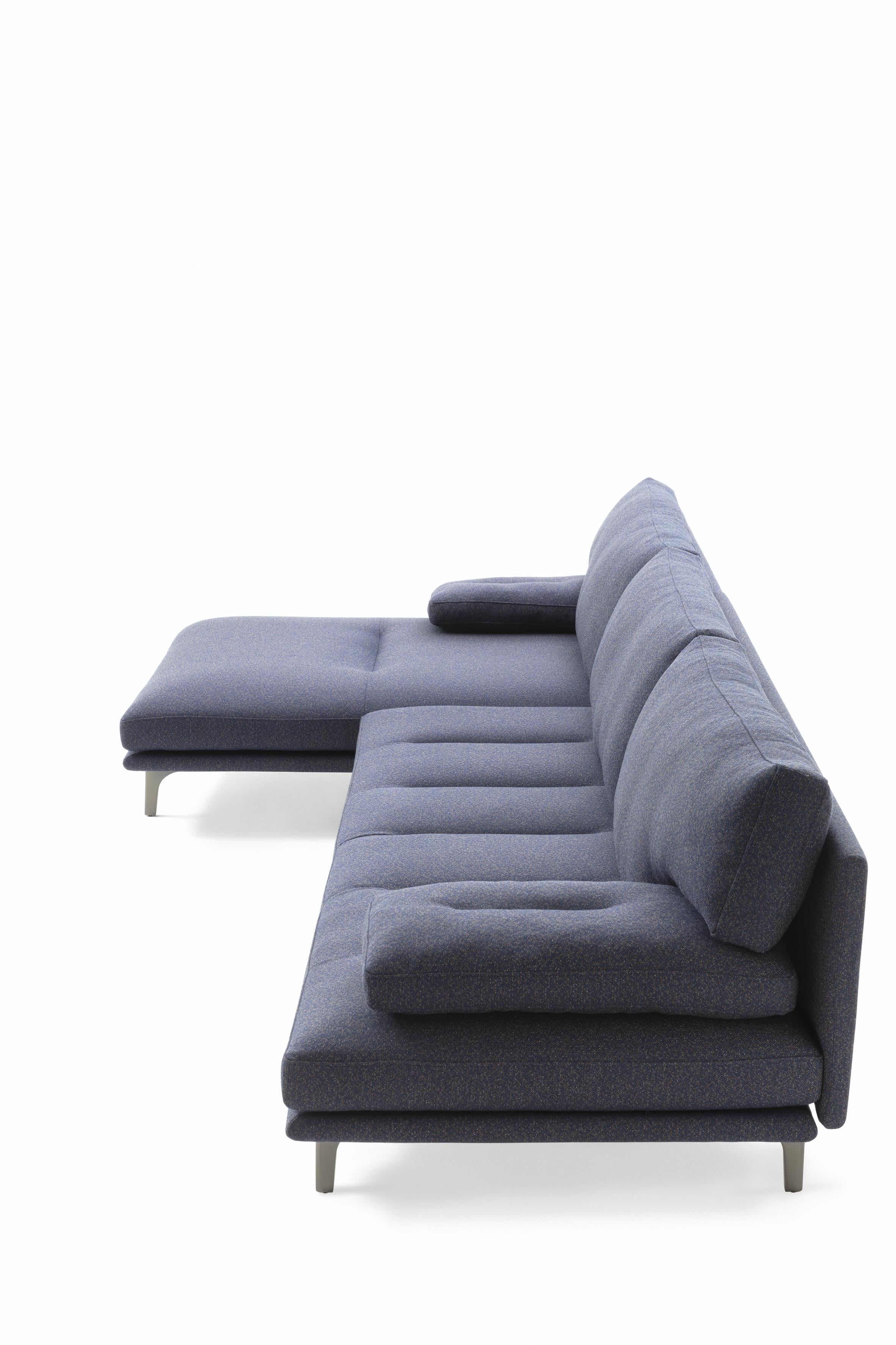 https://a.1stdibscdn.com/zanotta-milano-modular-sofa-in-purple-upholstery-with-nickel-satin-frame-for-sale-picture-2/22569652/f_288728921653890475230/MILANO_Quinoa32257_master.jpg