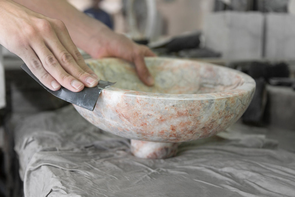 https://a.1stdibscdn.com/fruit-bowl-in-marble-by-karen-chekerdjian-made-in-italy-for-sale-picture-10/f_28003/f_241936021687156912643/MMAIRO_PRODUZ_72DPI_007_master.jpg