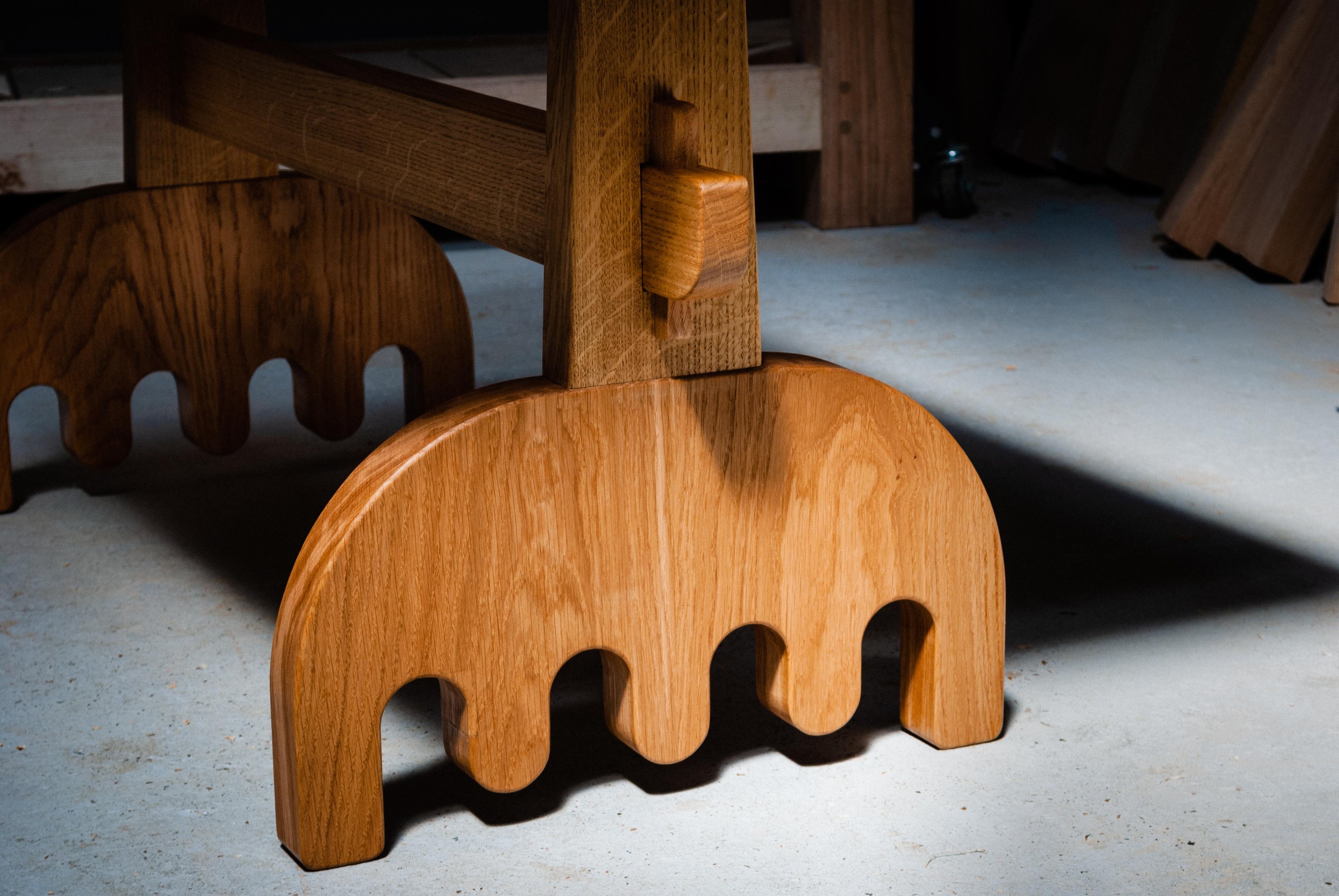 https://a.1stdibscdn.com/refectory-table-solid-oak-with-pink-formica-top-and-wiggly-feet-handmade-for-sale-picture-9/f_81202/f_346646421686221920446/MM_TABLE_13_master.jpg
