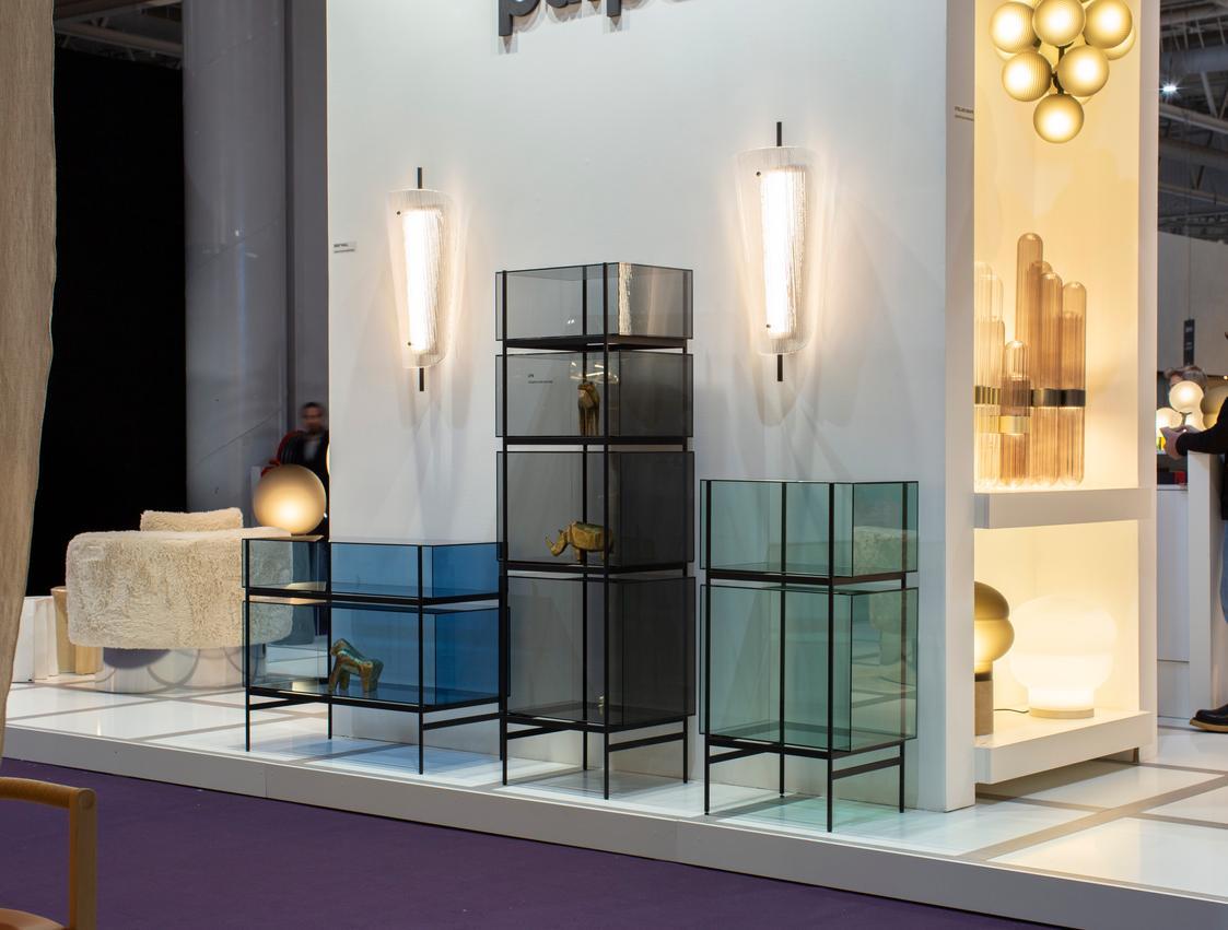https://a.1stdibscdn.com/customizable-pulpo-lyn-glass-cabinet-by-visser-meijwaard-for-sale-picture-6/f_44652/f_435870621739290872828/MOJan2025_BoothImages22_pulpo_master.jpg