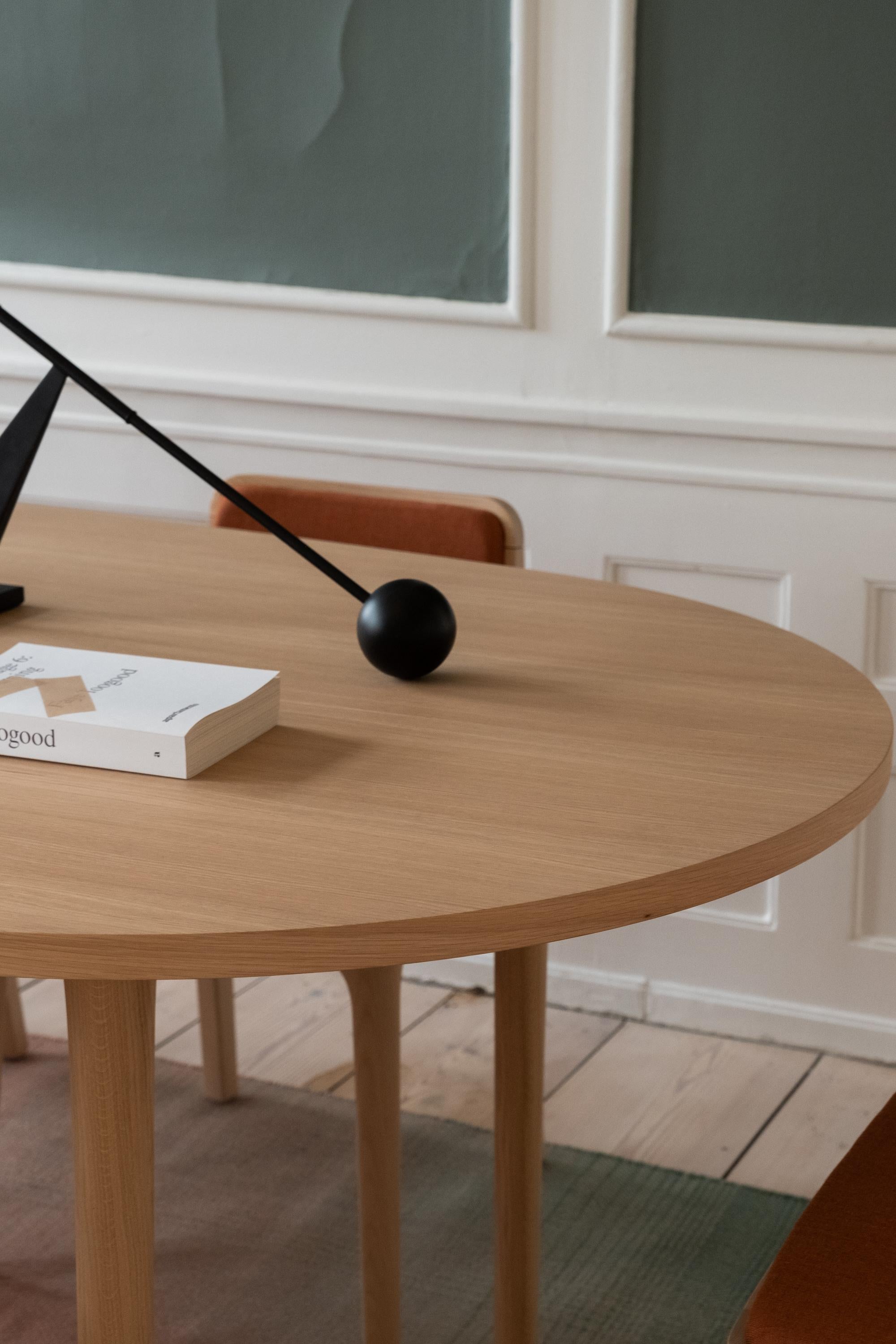https://a.1stdibscdn.com/cast-minimalist-oval-dining-table-in-oak-wood-for-sale-picture-3/f_60192/f_266400721760521091839/MOR_3dd_011_1__master.jpg