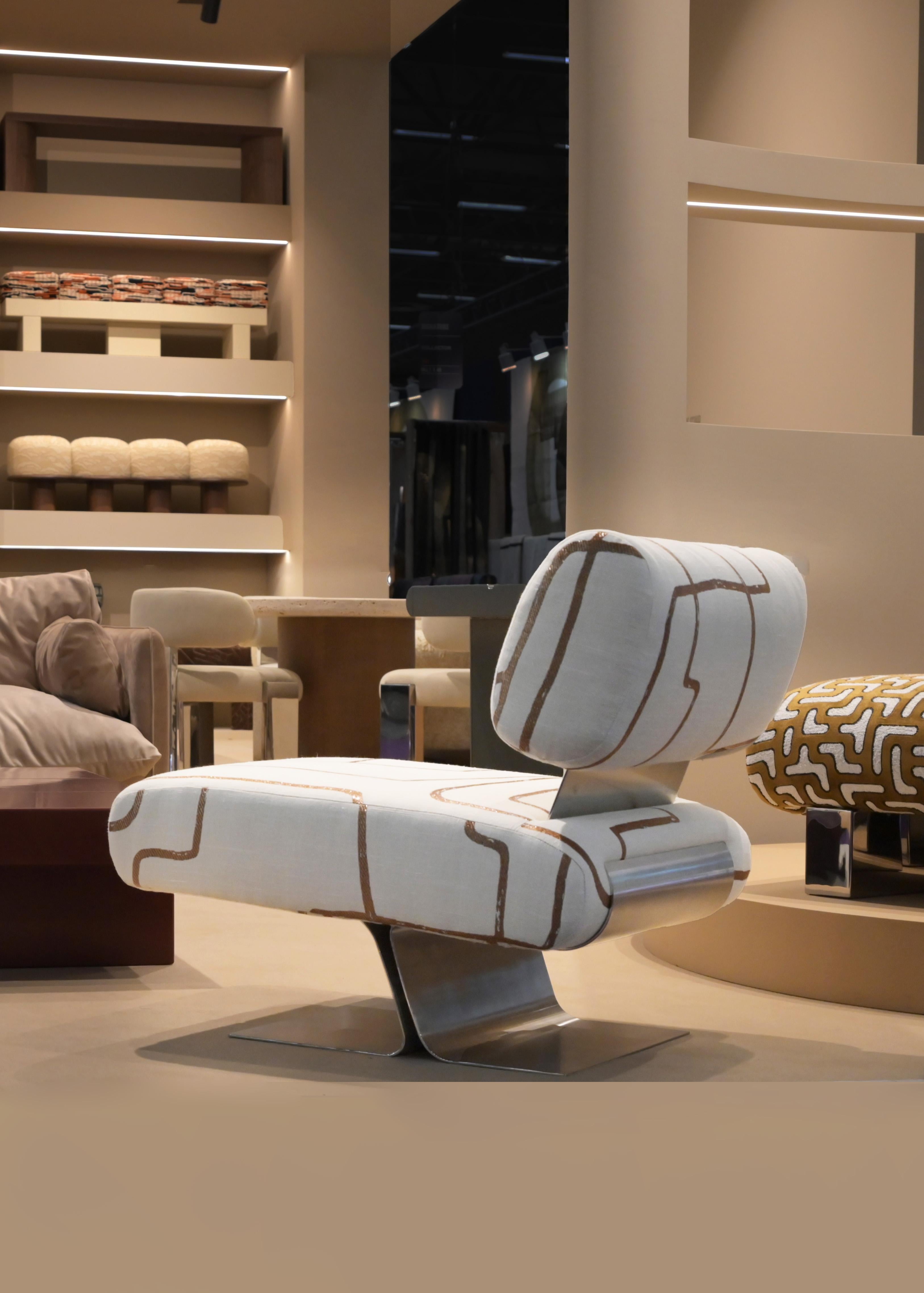 https://a.1stdibscdn.com/eris-armchair-upholstered-in-promenade-004-by-collector-for-sale-picture-4/f_53522/f_487766121770896823296/MO_2026_6_master.jpg