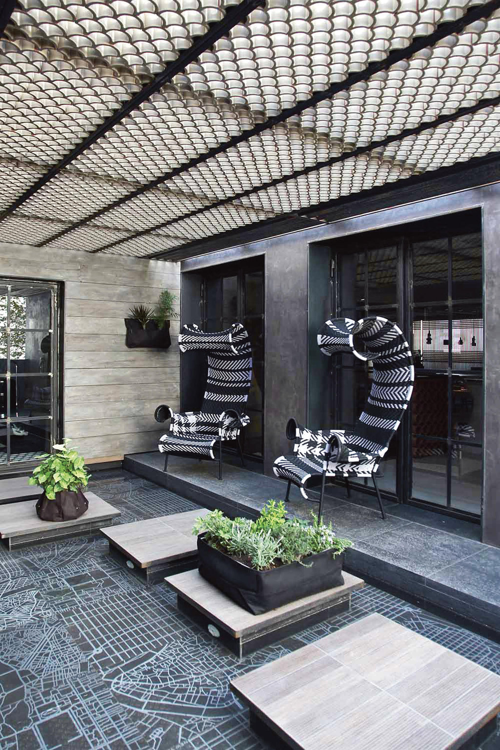 https://a.1stdibscdn.com/moroso-shadowy-armchair-by-tord-boontje-for-sale-picture-5/12330573/f_164156611570694575075/MP13_079_Athens_The_Loft_Project_300_master.jpg