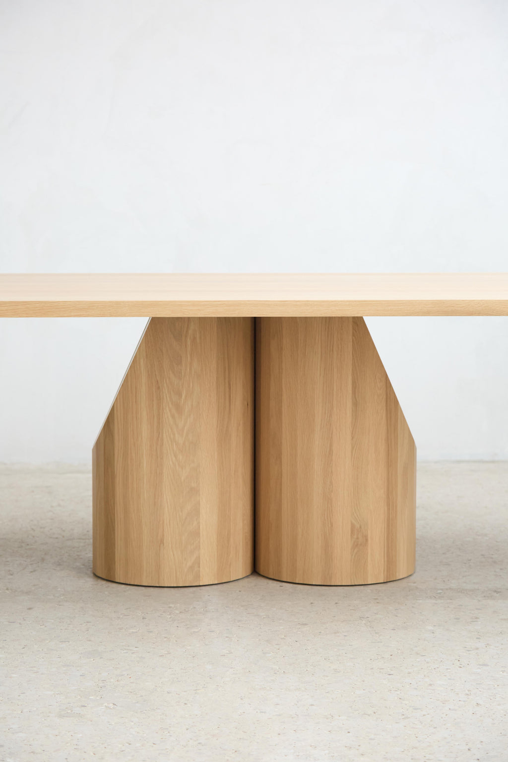 https://a.1stdibscdn.com/handcrafted-solid-white-oak-barrow-dining-table-120l-by-mary-ratcliffe-studio-for-sale-picture-2/f_77712/f_410736721723661240423/MRS_83_master.jpg
