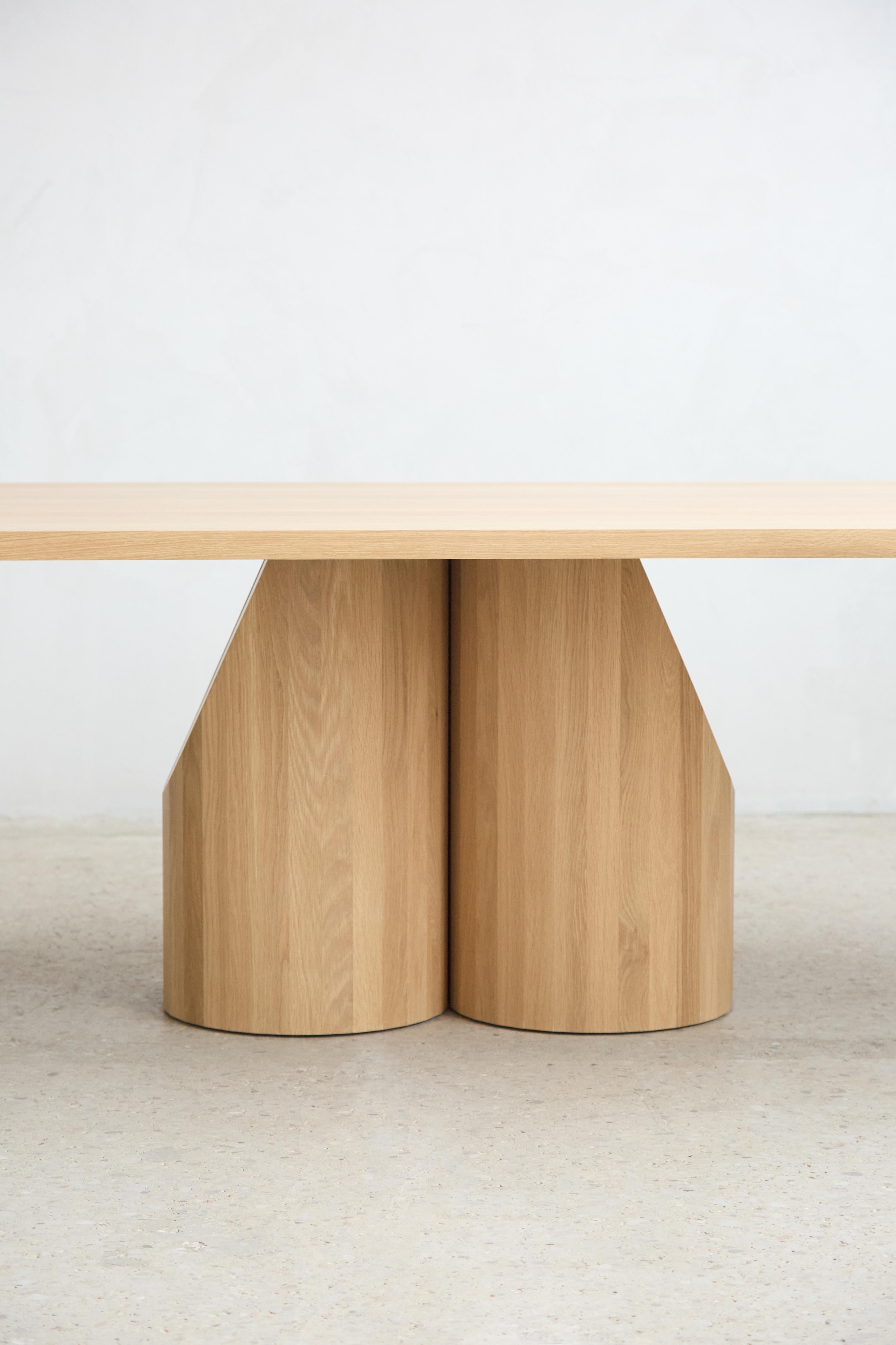 https://a.1stdibscdn.com/handcrafted-solid-white-oak-barrow-dining-table-120l-by-mary-ratcliffe-studio-for-sale-picture-2/f_77712/f_410736721723661240423/MRS_83_master.jpg
