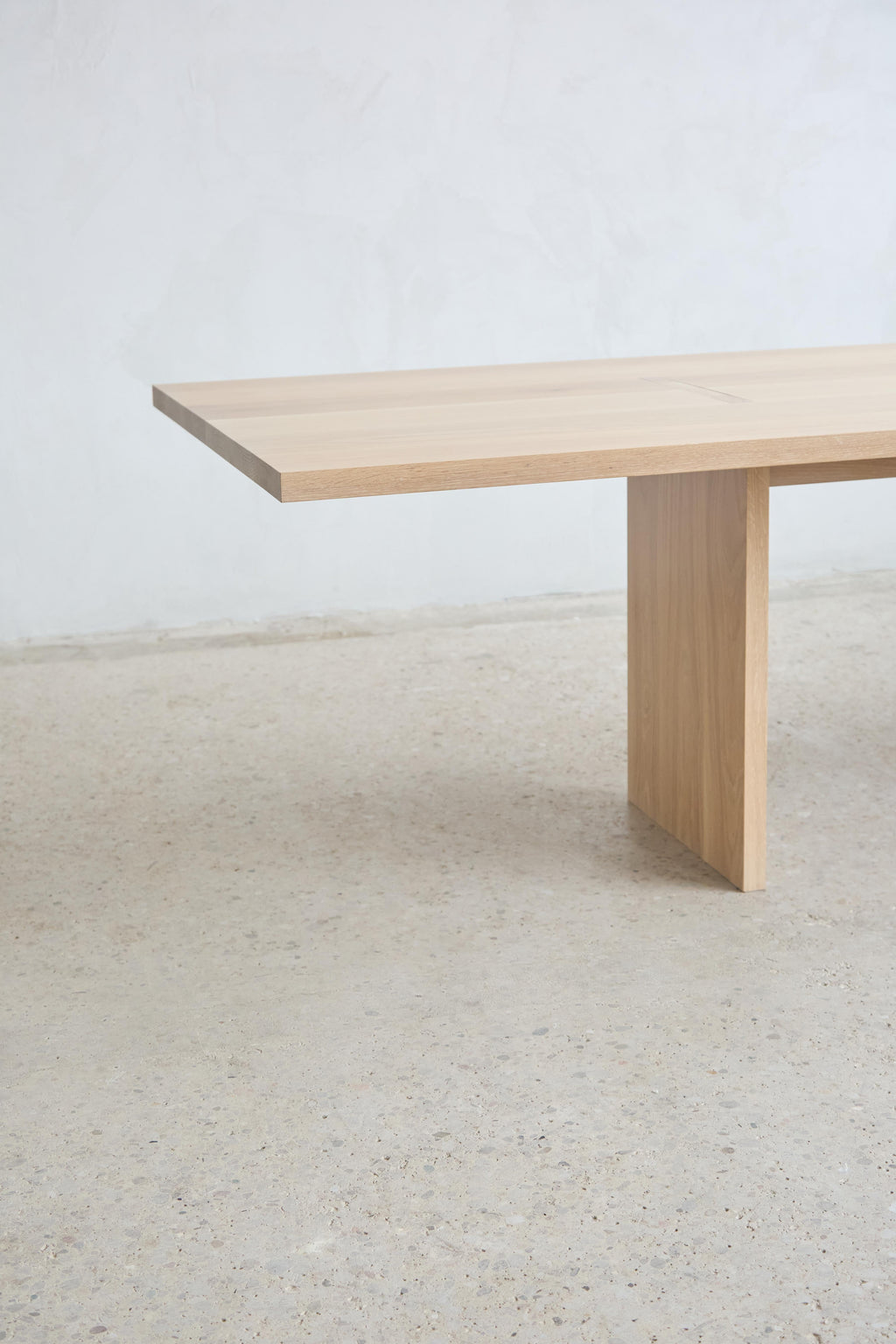 https://a.1stdibscdn.com/handcrafted-solid-white-oak-himes-dining-table-84l-by-mary-ratcliffe-studio-for-sale-picture-3/f_77712/f_410736921723661169994/MRS_9_master.jpg