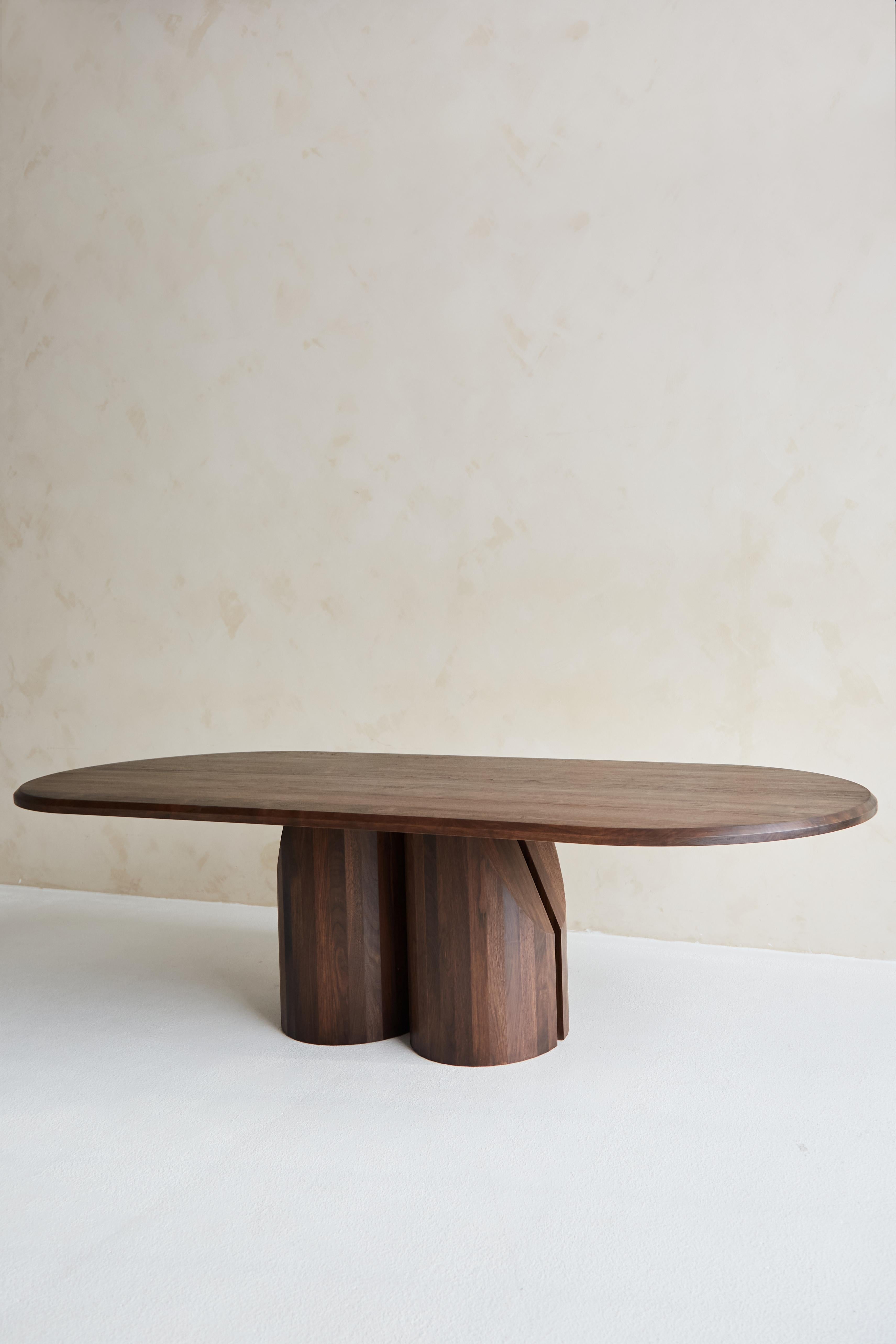 https://a.1stdibscdn.com/handcrafted-solid-walnut-barrow-dining-table-96l-by-mary-ratcliffe-studio-for-sale-picture-3/f_77712/f_382152921706823096807/MRS_WalnutBarrow_Vertical_2_master.jpg