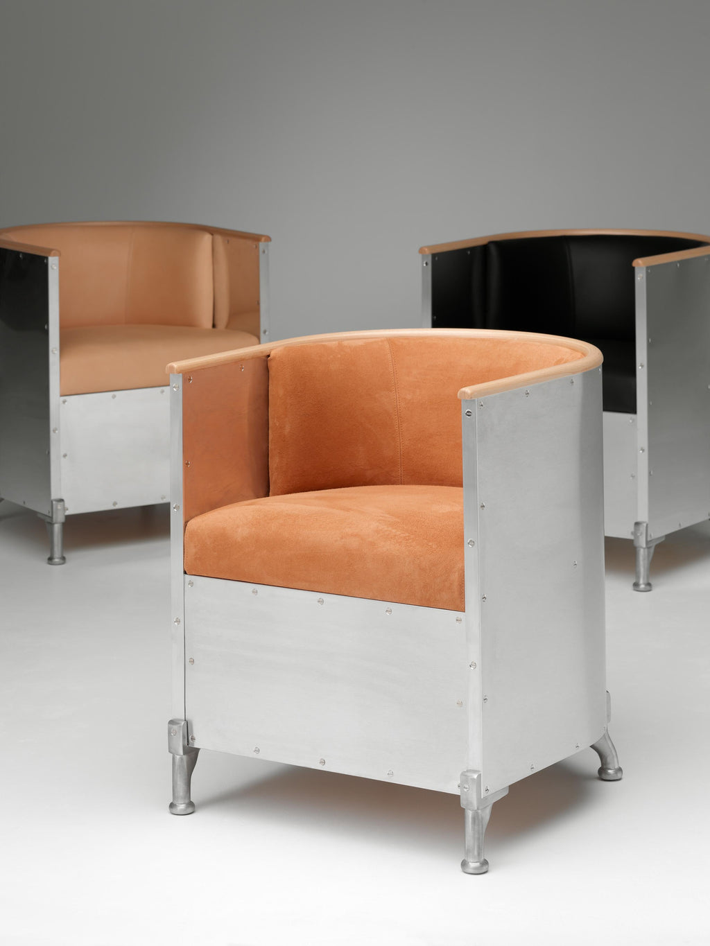 https://a.1stdibscdn.com/aluminium-easy-chair-for-sale-picture-4/f_17192/1586596238519/MT_ftljer_01_2_HiRes_master.jpg