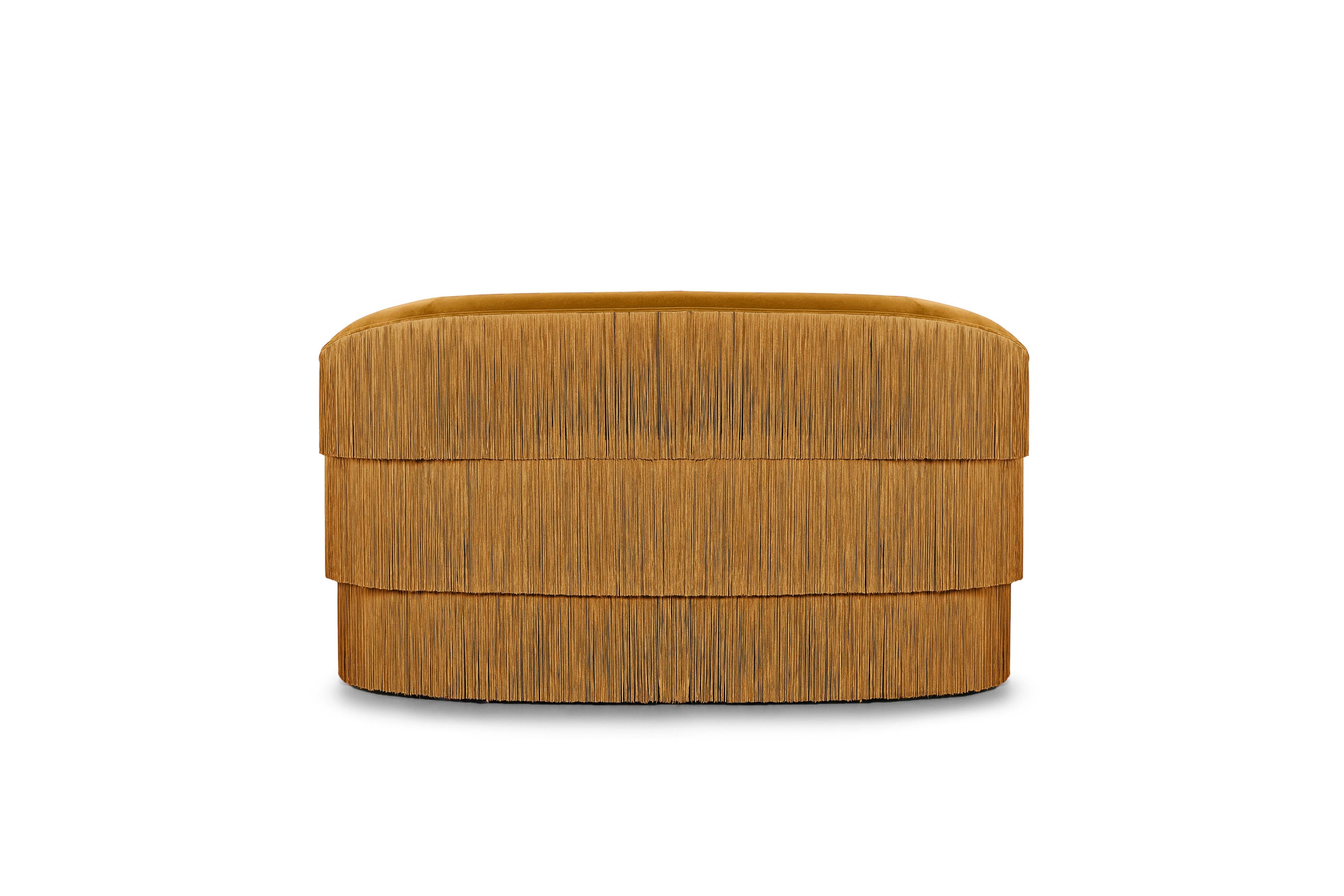 https://a.1stdibscdn.com/fringes-2-seat-sofa-by-munna-for-sale-picture-6/f_12192/f_436304221739546917624/MUNNA_Fringes_TwoSeta_Sofa_12__master.jpg