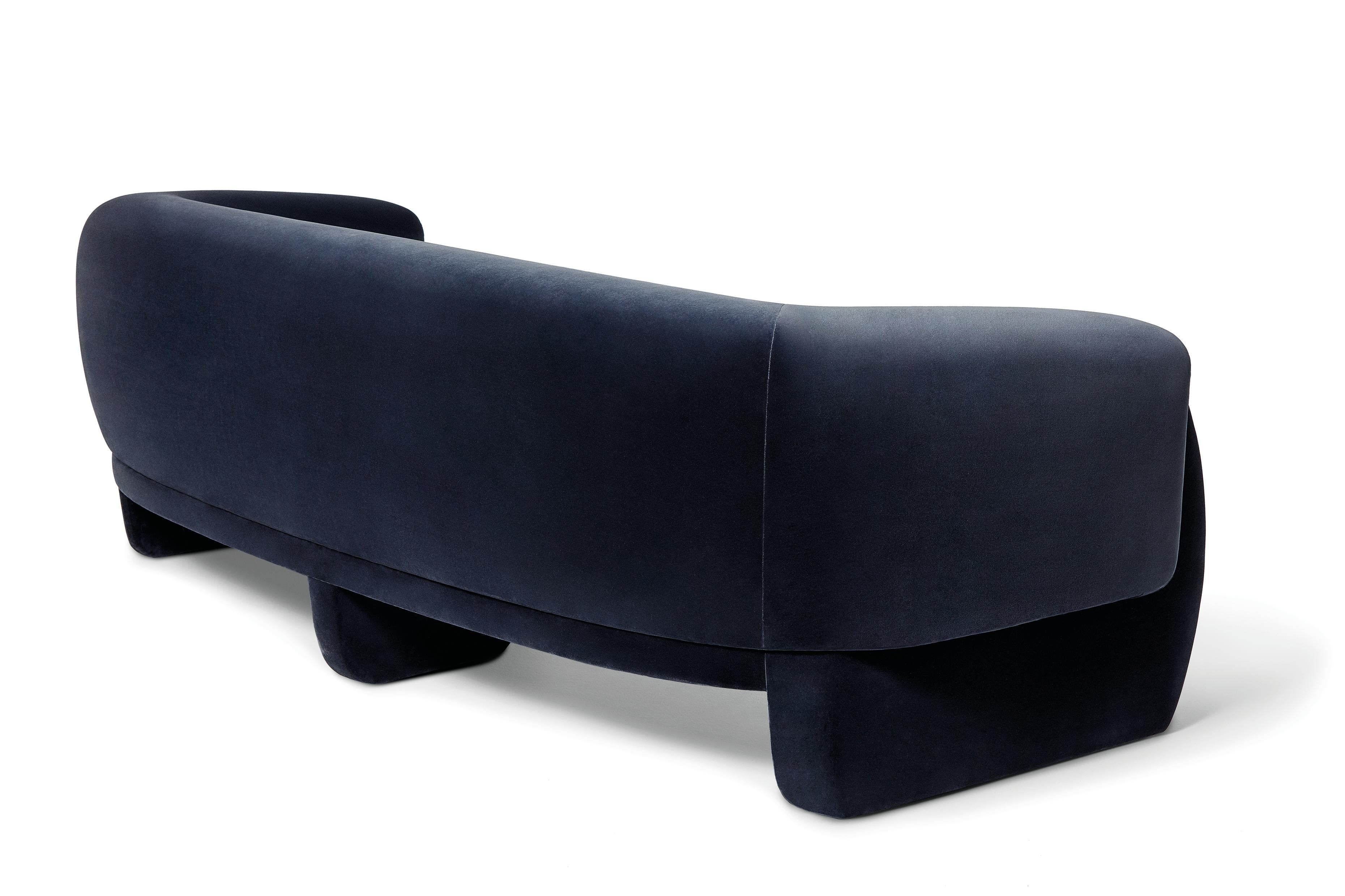 https://a.1stdibscdn.com/luke-240-sofa-by-munna-for-sale-picture-2/f_12192/f_436190821739470053785/MUNNA_Luke_Sofa_3__master.jpg