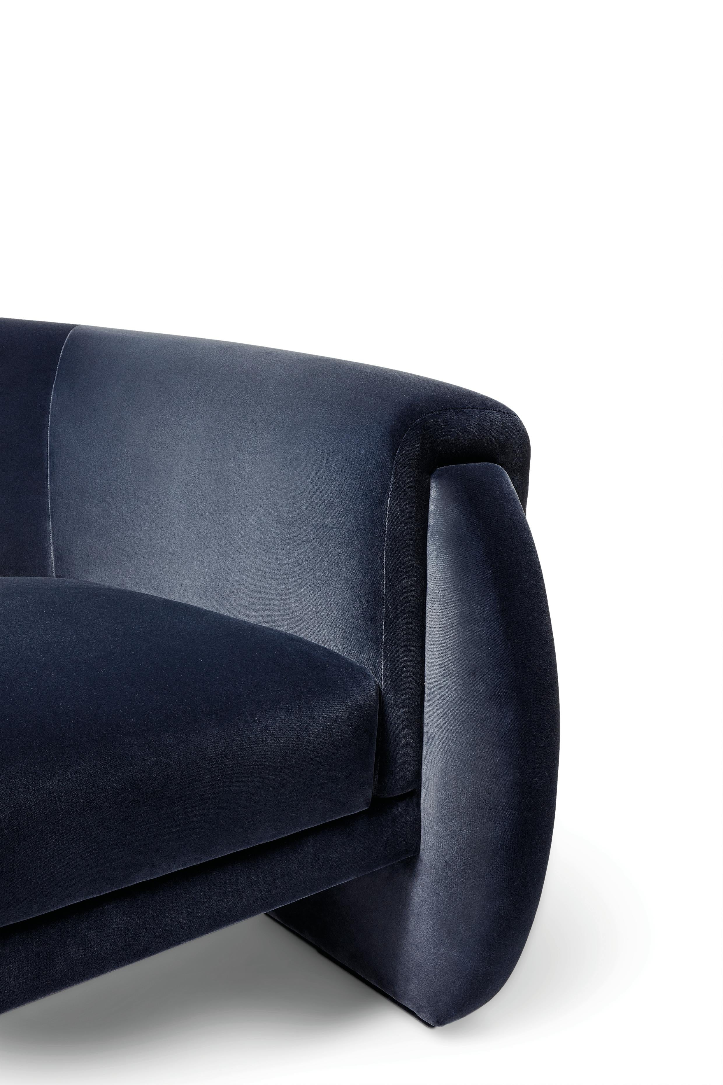 https://a.1stdibscdn.com/luke-240-sofa-by-munna-for-sale-picture-4/f_12192/f_436190821739470055100/MUNNA_Luke_Sofa_5__master.jpg