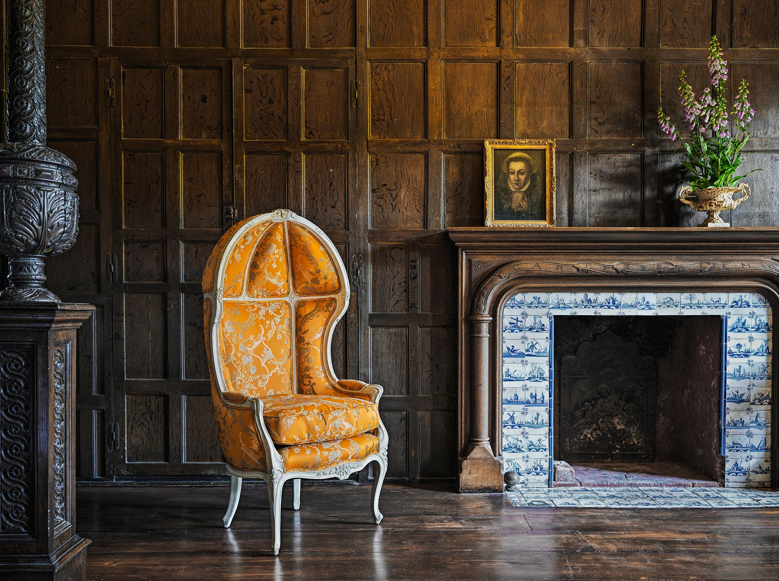 https://a.1stdibscdn.com/a-louis-xv-style-porters-chair-by-la-maison-london-for-sale-picture-2/f_23353/f_404869321726157979457/MY_LML_Gigi_1018_RE_master.jpg