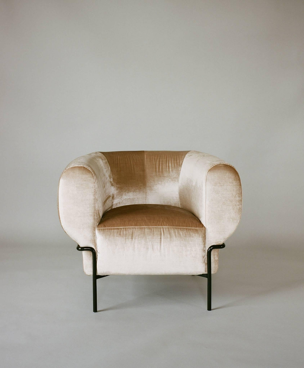 https://a.1stdibscdn.com/contemporary-madda-lounge-chair-in-velvet-for-sale-picture-2/f_29663/f_161839921568864632064/Madda_Front_velvet__master.jpg