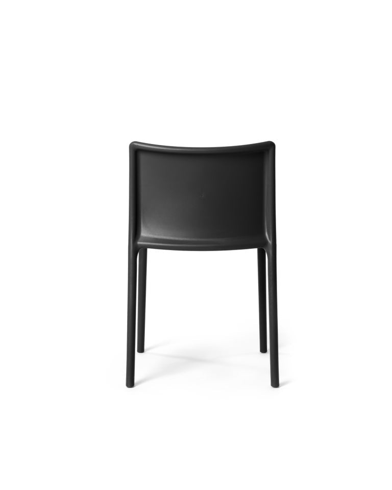 https://a.1stdibscdn.com/set-of-4-air-chair-in-black-by-jasper-morrison-for-magis-for-sale-picture-2/f_16392/f_361871721694866443724/Magis_air_chair_product_back_SD74_anthracite_01_hr_master.jpg?width=768