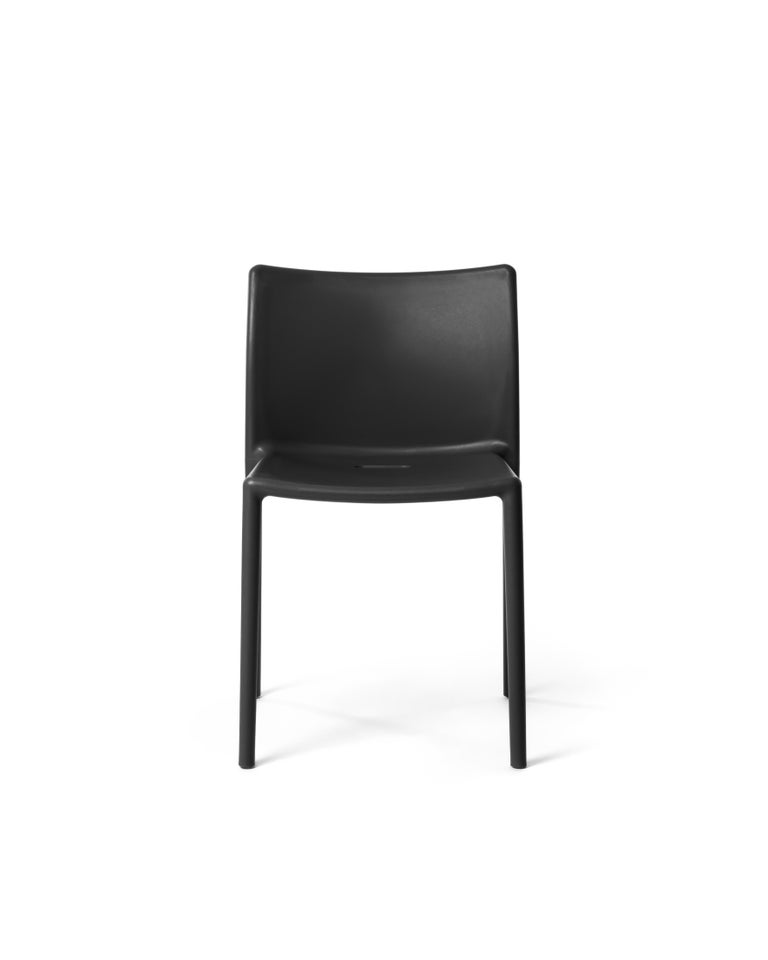 https://a.1stdibscdn.com/set-of-4-air-chair-in-black-by-jasper-morrison-for-magis-for-sale-picture-5/f_16392/f_361871721694866571762/Magis_air_chair_product_front_SD74_anthracite_01_hr_master.jpg?width=768