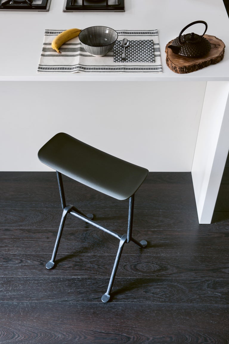 https://a.1stdibscdn.com/officina-bar-stool-by-ronan-erwan-boroullec-for-magis-for-sale-picture-2/f_16392/f_364301121696284974196/Magis_officina_stool_ambient_detail_SD2081_black_green_01_hr_master.jpg?width=768
