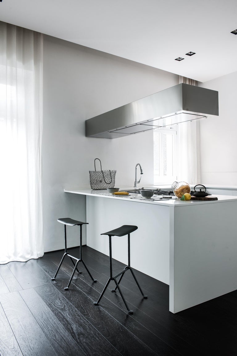 https://a.1stdibscdn.com/officina-bar-stool-by-ronan-erwan-boroullec-for-magis-for-sale-picture-3/f_16392/f_364301121696284974355/Magis_officina_stool_ambient_mono_SD2081_black_green_01_hr_master.jpg?width=768
