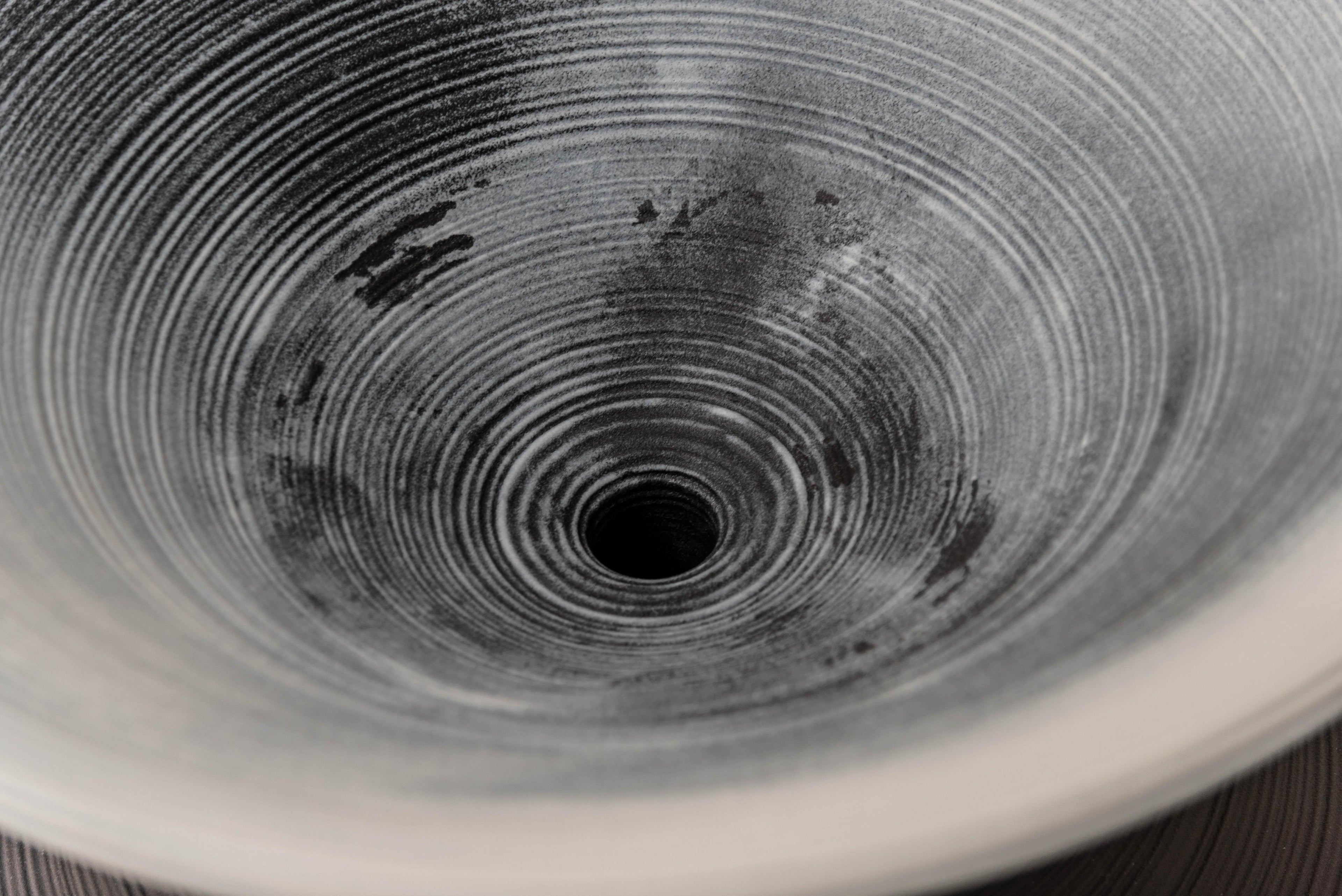 https://a.1stdibscdn.com/spun-rotating-chair-by-thomas-heatherwic-for-magis-for-sale-picture-3/f_16392/f_362966121695482311421/Magis_spun_product_detail_SD663_bicolor_01_hr_master.jpg