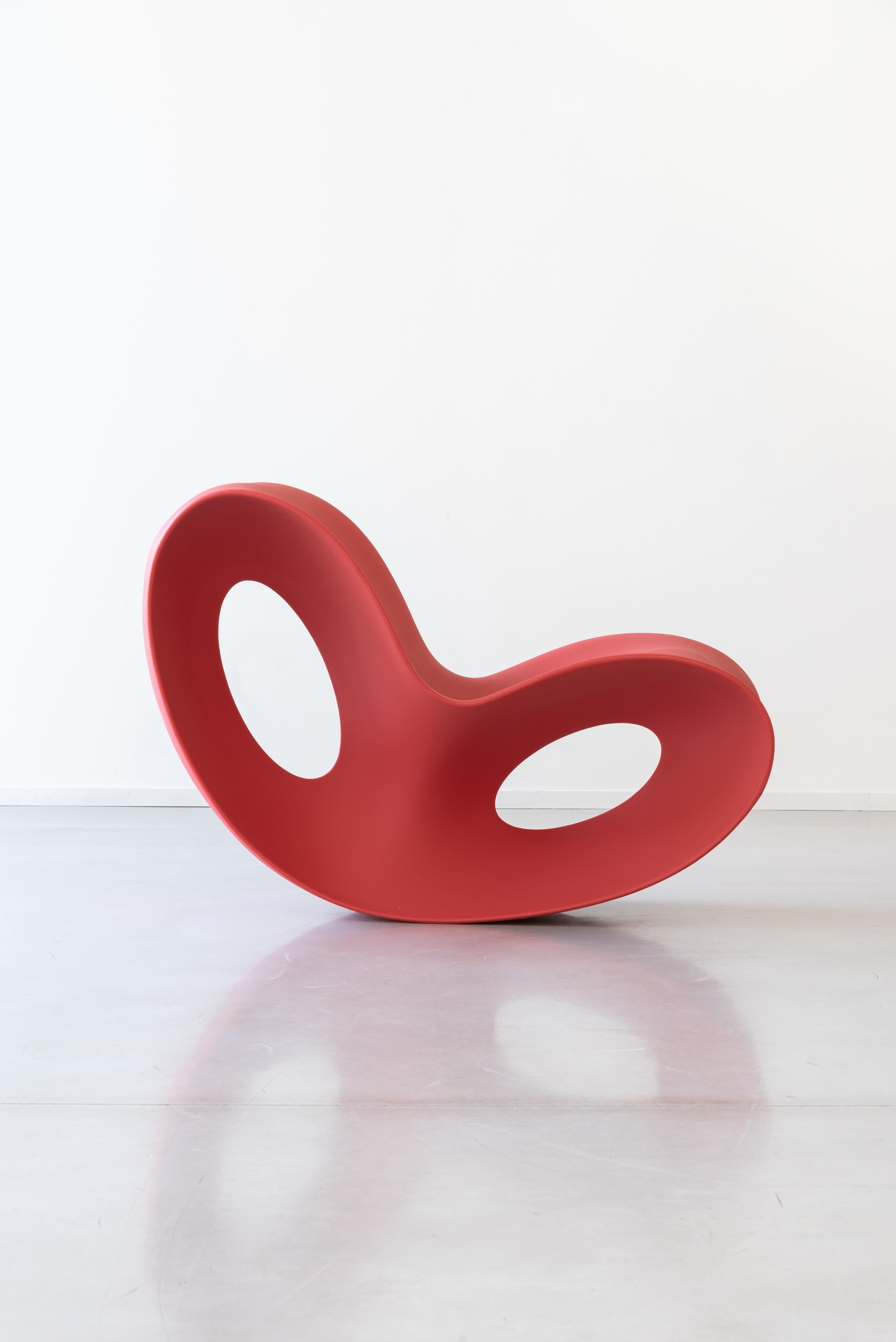 https://a.1stdibscdn.com/voido-rocking-chair-in-red-by-ron-arad-for-magis-for-sale-picture-9/f_16392/f_364015521696085364178/Magis_voido_rocking_chair_ambient_SD12_orange_01_hr_master.jpg