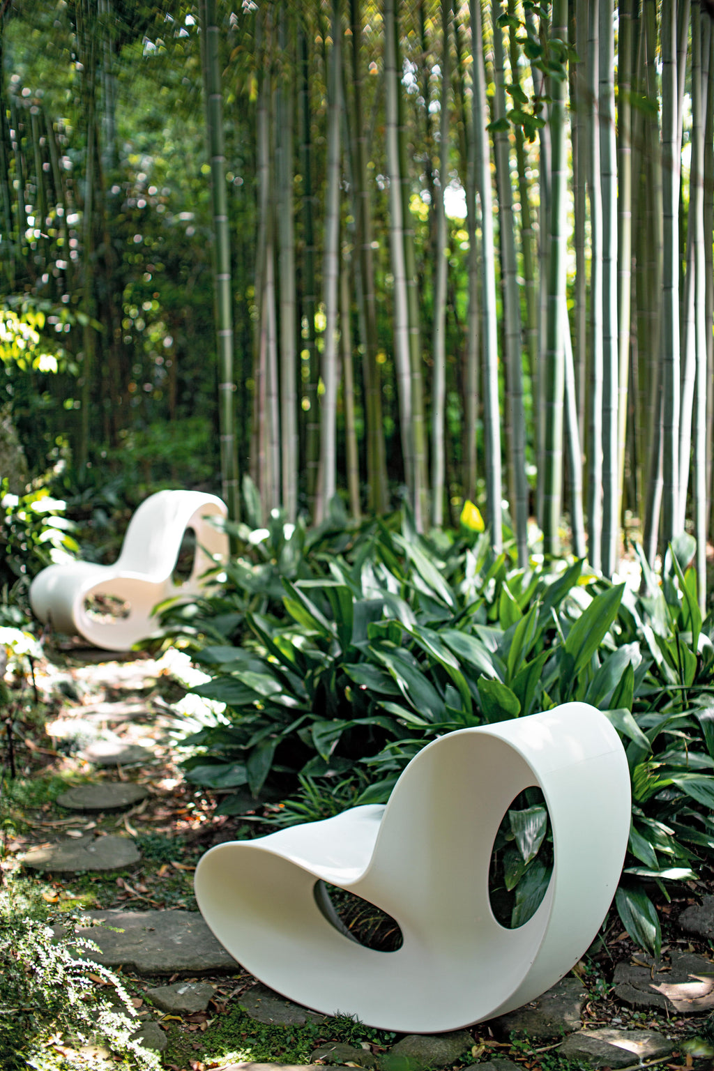https://a.1stdibscdn.com/magis-voido-rocking-armchair-by-ron-arad-for-sale-picture-10/f_105752/f_474317521762547400798/Magis_voido_rocking_chair_ambient_SD12_white_02_hr_master.jpg
