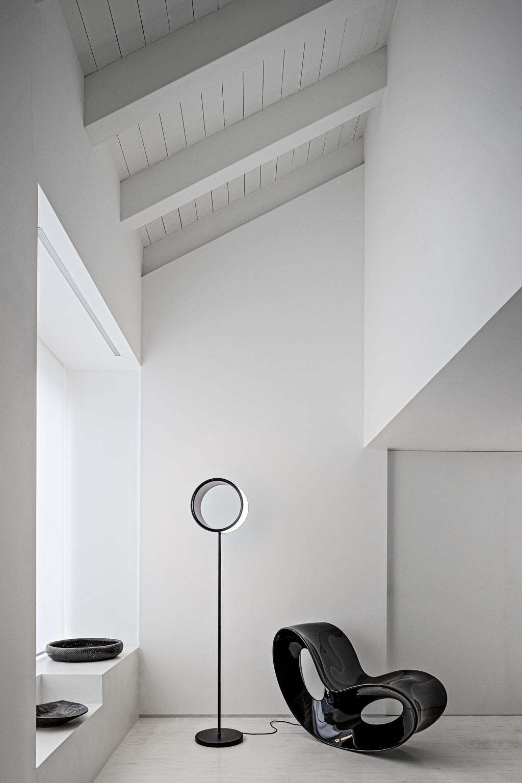 https://a.1stdibscdn.com/magis-voido-rocking-armchair-by-ron-arad-for-sale-picture-9/f_105752/f_474317521762547397219/Magis_voido_rocking_chair_ambient_multi_SD14_black_01_hr_master.jpg