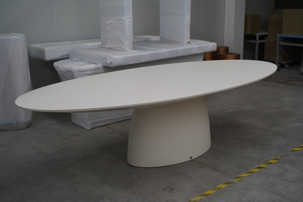 https://a.1stdibscdn.com/outdoor-pedestal-dining-table-for-sale-picture-3/f_27693/f_276496321646556024723/Magna_Dining_Table_3_min_master.JPG