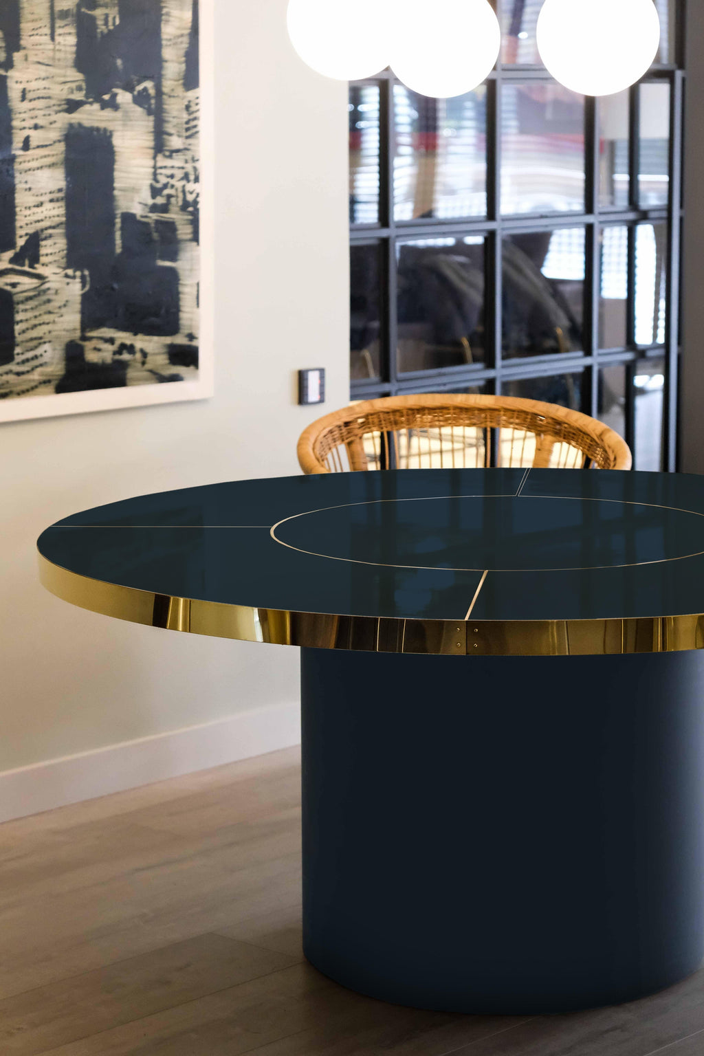 https://a.1stdibscdn.com/antique-white-round-table-in-high-gloss-laminate-steel-marquetry-xxl-for-sale-picture-10/f_40561/f_393943021713874660111/Malib_Night_Sea__master.jpg