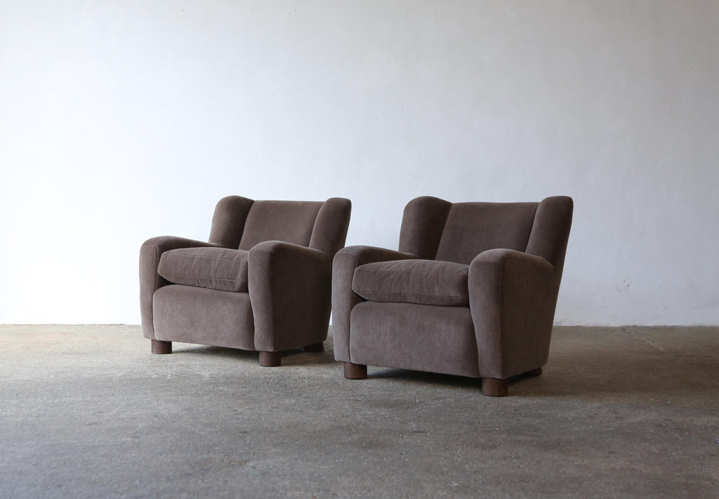 https://a.1stdibscdn.com/pair-of-armchairs-upholstered-in-pure-alpaca-for-sale-picture-3/f_22593/f_389101621710858037795/Malo_Armchairs_Pair_Brown_Taupe_Alpaca_3_24_master.jpg