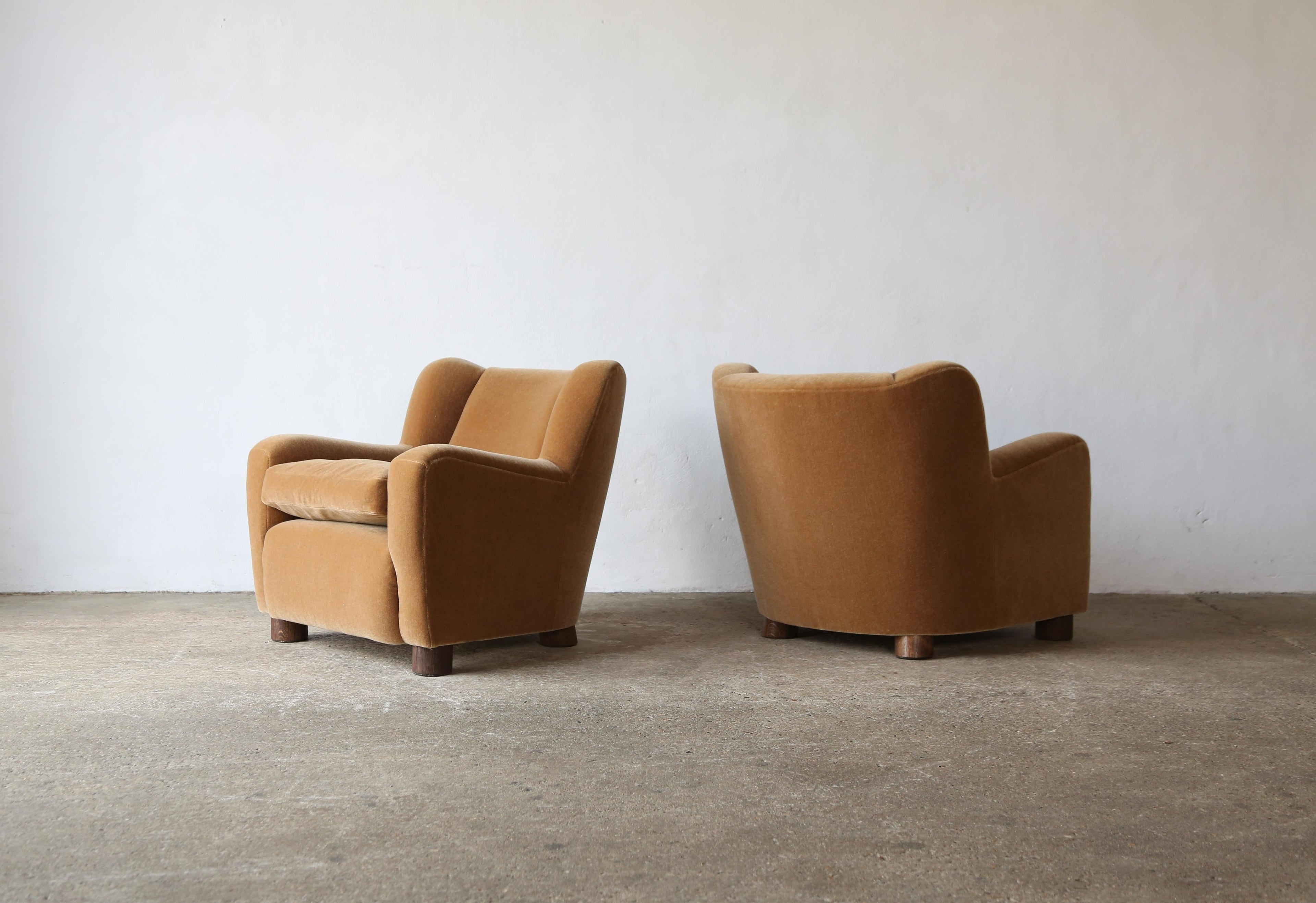 https://a.1stdibscdn.com/pair-of-modern-armchairs-in-upholstered-in-pure-mohair-for-sale-picture-5/f_22593/f_387321821709754325372/Malo_Armchairs_Rust_Mohair_3_24_1_master.jpg