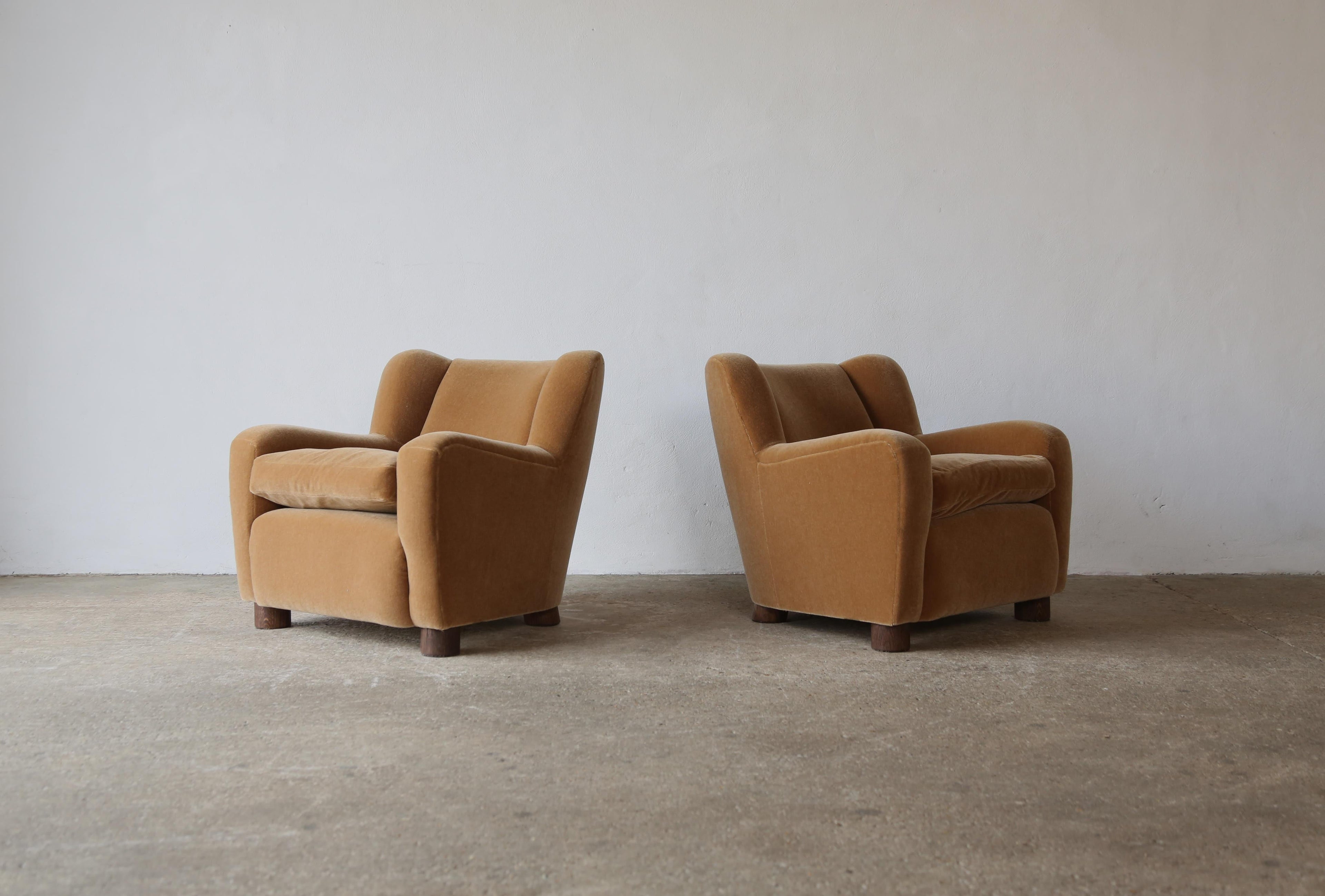 https://a.1stdibscdn.com/pair-of-modern-armchairs-in-upholstered-in-pure-mohair-for-sale-picture-4/f_22593/f_387321821709754315647/Malo_Armchairs_Rust_Mohair_3_24_master.jpg