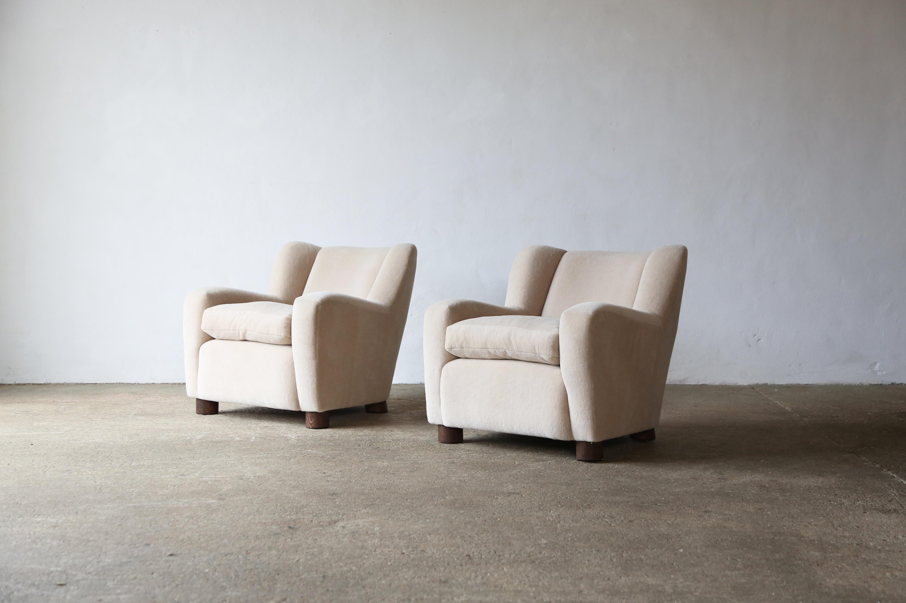 https://a.1stdibscdn.com/pair-of-armchairs-upholstered-in-pure-ivory-alpaca-for-sale-picture-2/f_22593/f_392533021712969451330/Malo_Pair_Armchairs_Stone_Alpaca_3_24_2_master.jpg