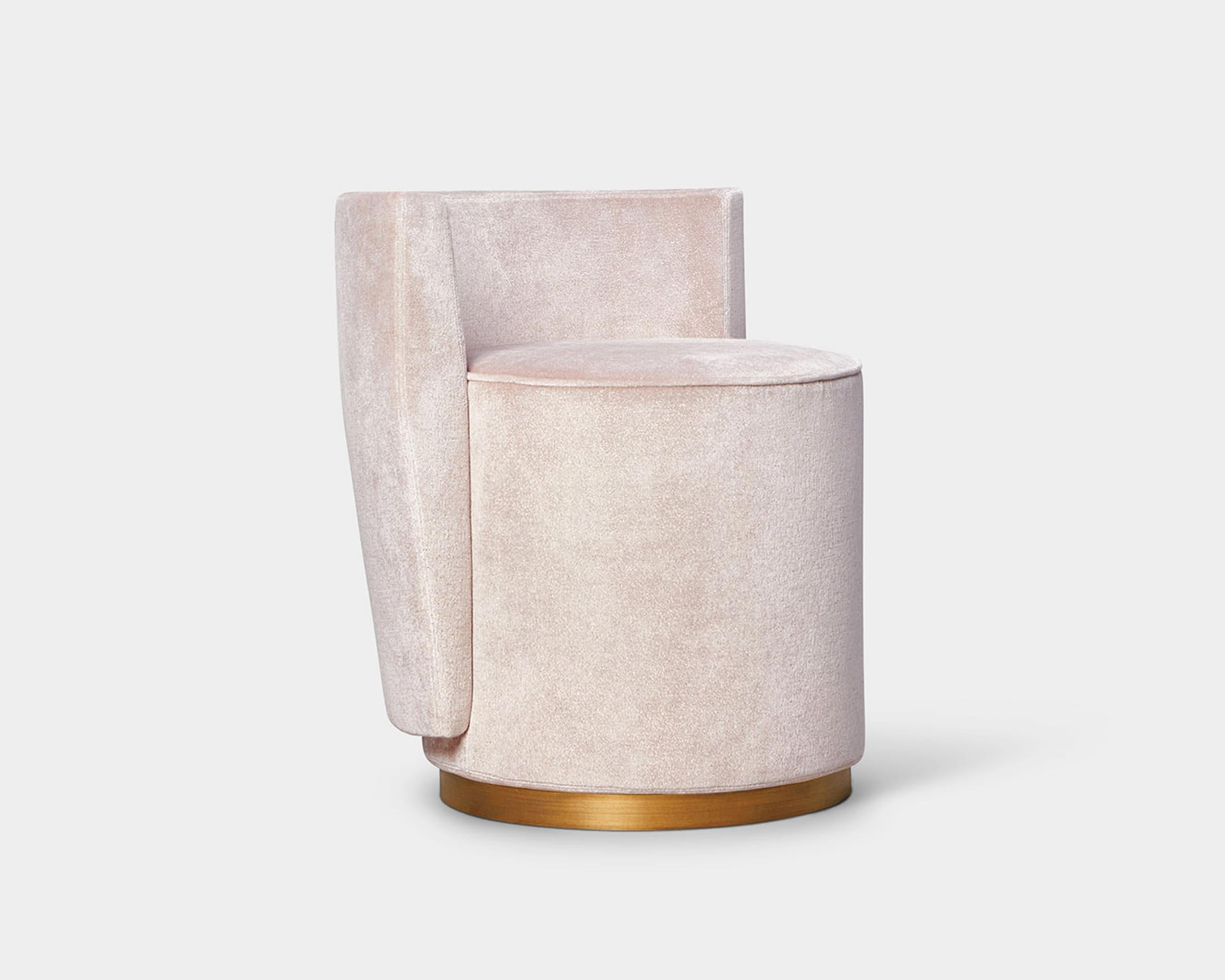 https://a.1stdibscdn.com/contemporary-armchair-bond-street-by-man-of-parts-sahco-coney-0003-for-sale-picture-10/f_31233/f_364374821696341054245/Man_Of_Parts_Bond_Street_Armchair_Armchair_Savannah_Bay_Gallery_2_master.jpg