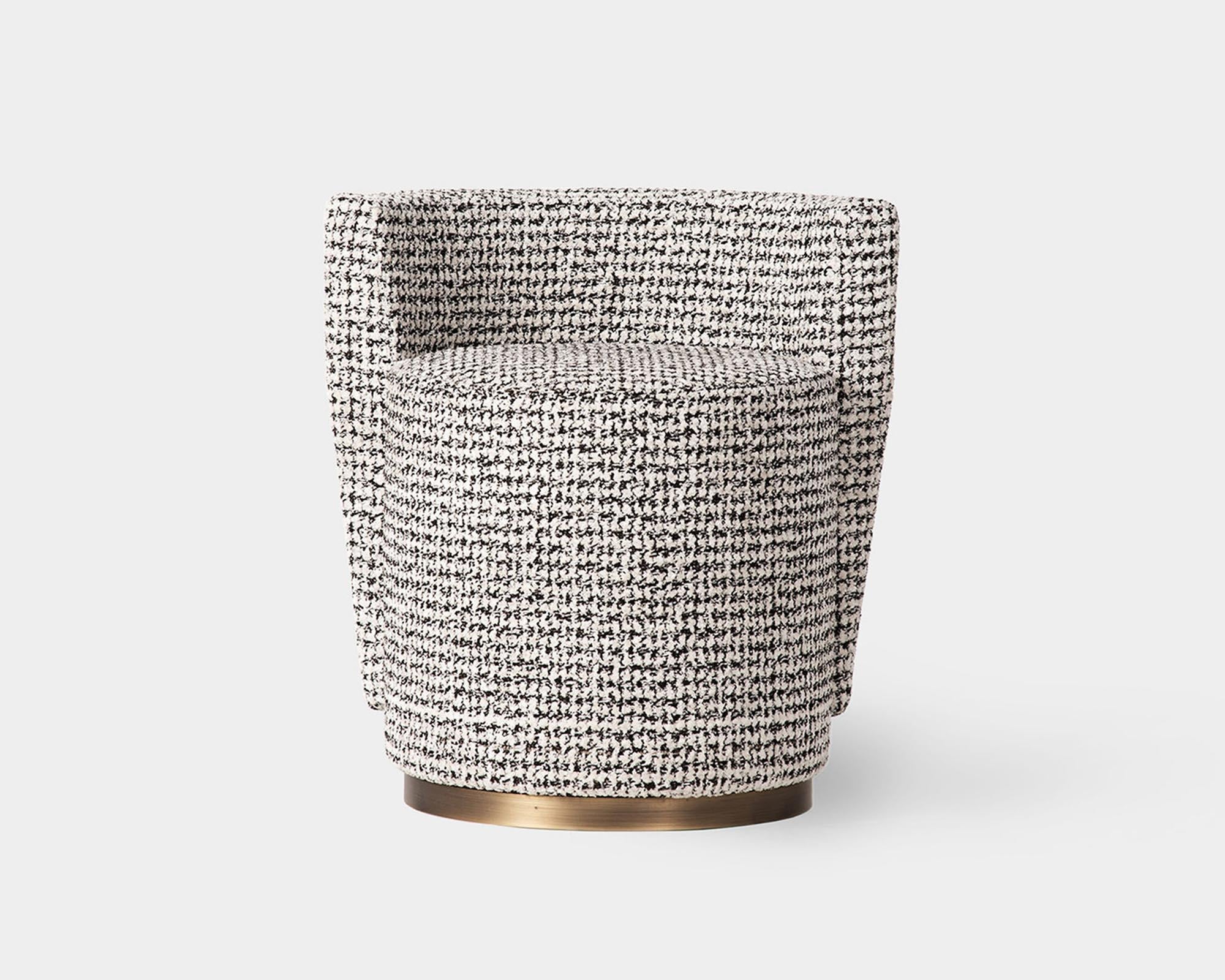 https://a.1stdibscdn.com/contemporary-armchair-bond-street-by-man-of-parts-sahco-coney-0003-for-sale-picture-2/f_31233/f_364374821696339160039/Man_Of_Parts_Bond_Street_Armchair_Sahco_Coney_0003_Armchair_Savannah_Bay_Gallery_2_master.jpg