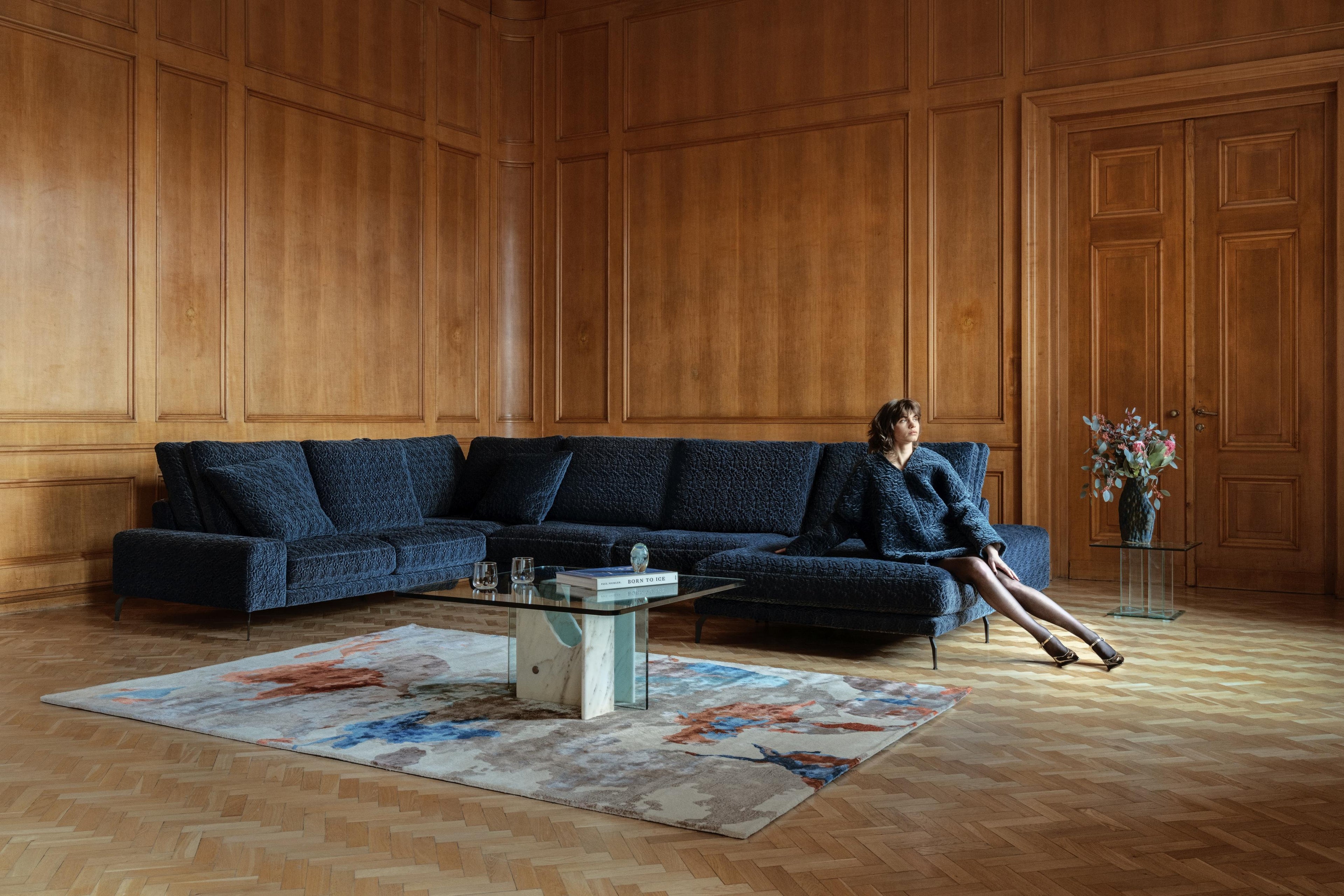 https://a.1stdibscdn.com/bizzarto-manhattan-modular-sofa-with-feather-fillings-for-sale-picture-4/f_104642/f_454106321749646586978/Manhattan_ink_roses_8__master.jpg