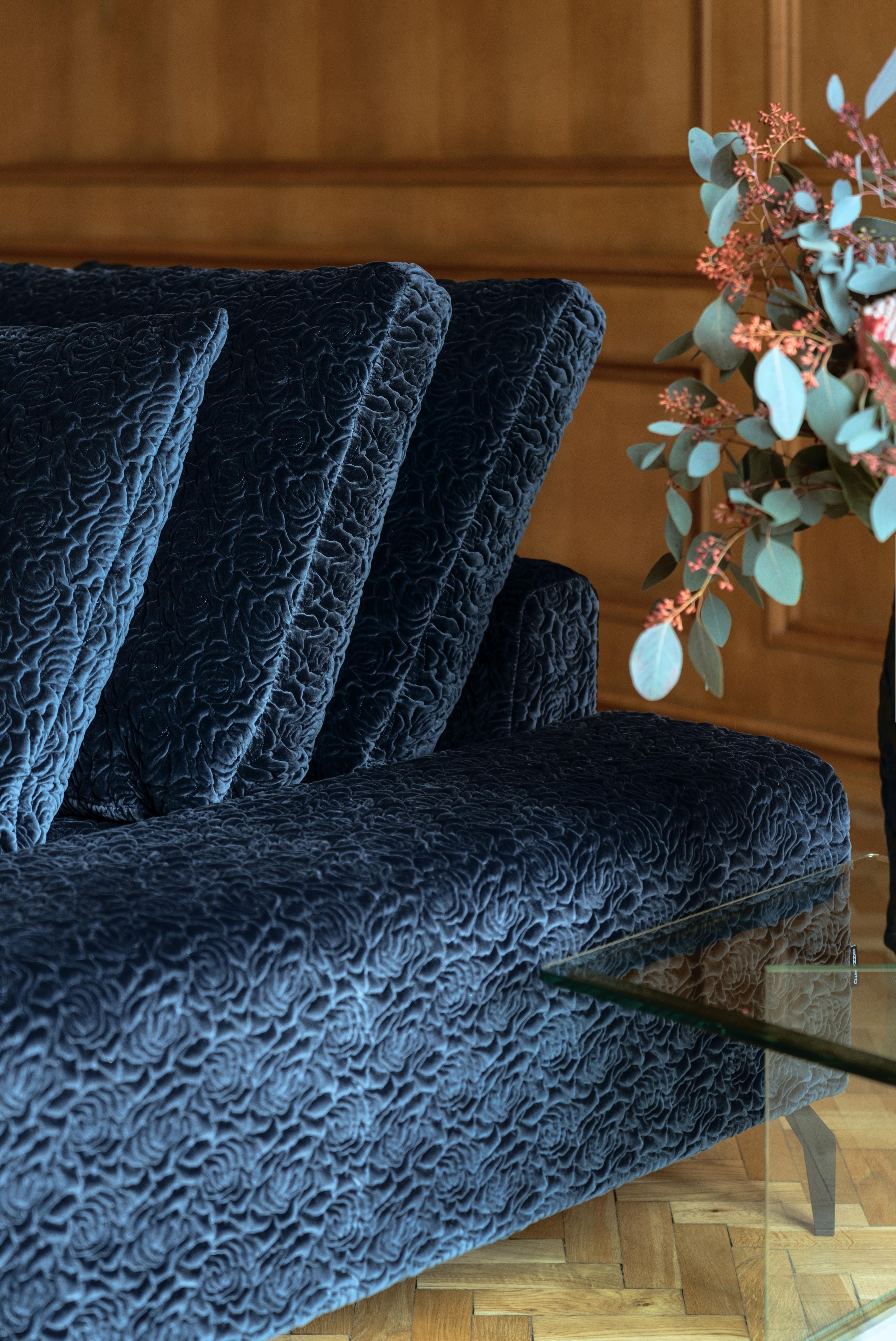https://a.1stdibscdn.com/bizzarto-manhattan-modular-sofa-with-feather-fillings-for-sale-picture-6/f_104642/f_454106321749646334088/Manhattan_ink_roses_9__master.jpg