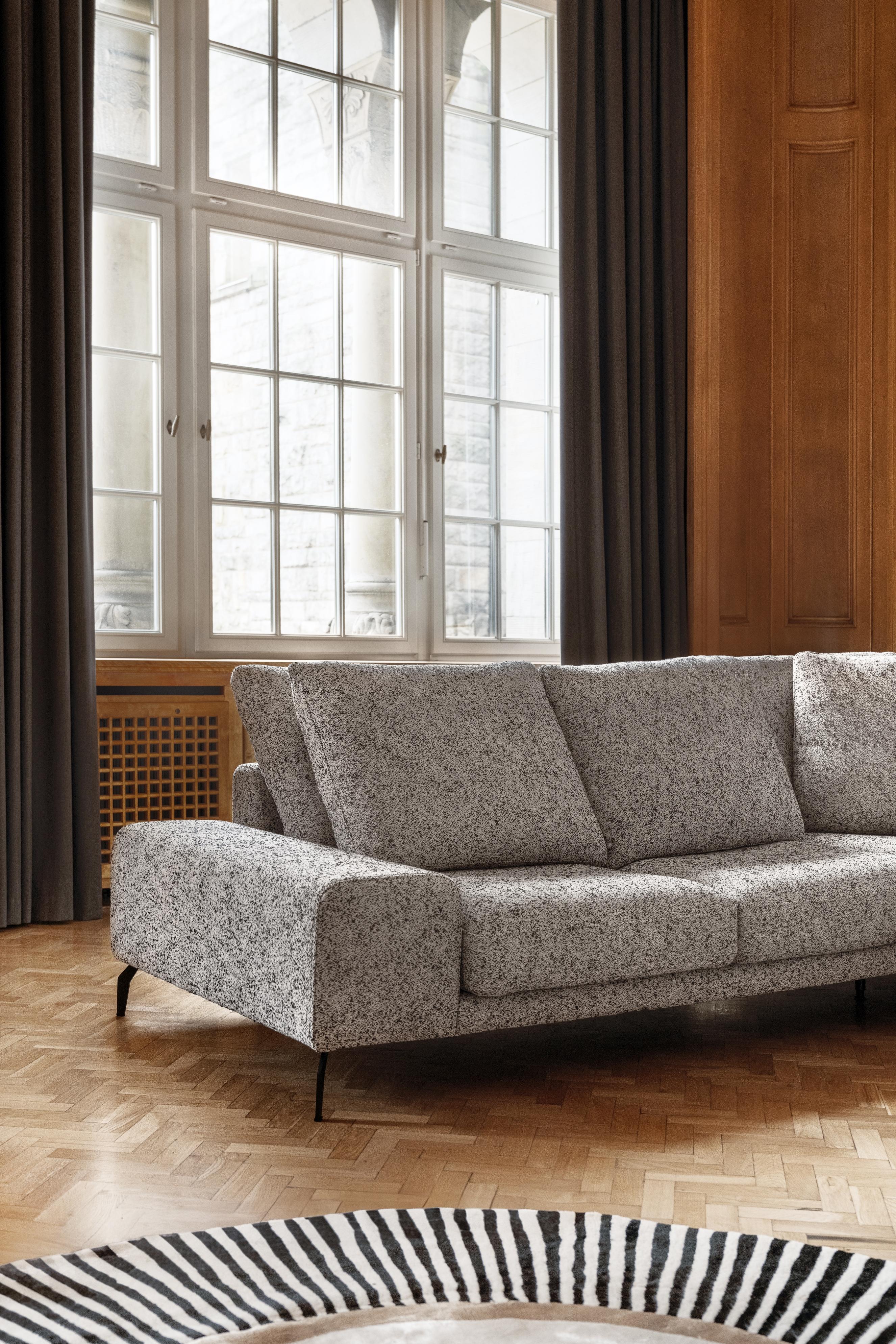 https://a.1stdibscdn.com/bizzarto-manhattan-modular-sofa-with-feather-fillings-for-sale-picture-7/f_104642/f_454106321749646365710/Manhattan_saltandpepper_5__master.jpg