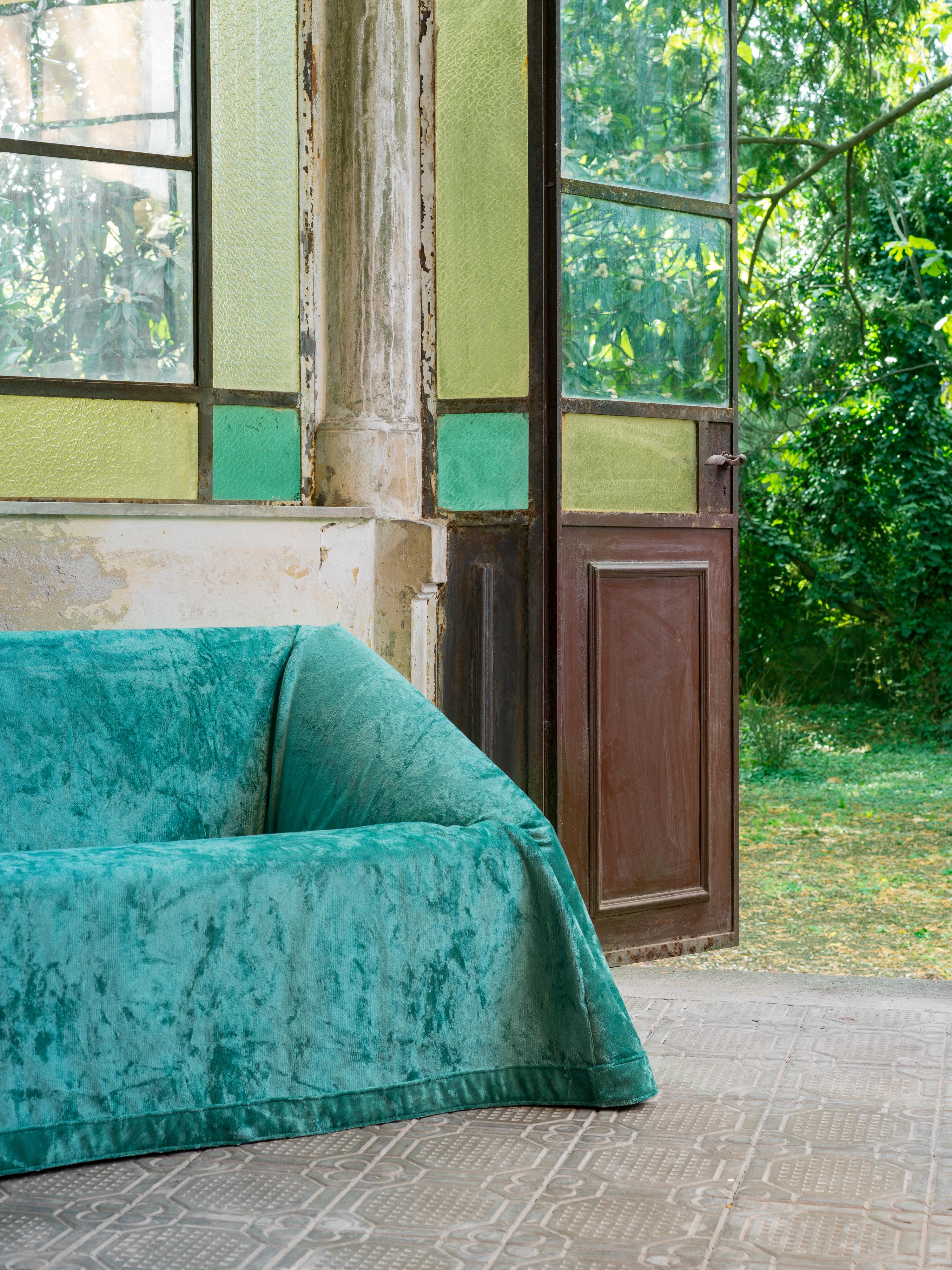 https://a.1stdibscdn.com/mantilla-sofa-160-by-kazuhide-takahama-paradisoterrestre-edition-for-sale-picture-6/f_84302/f_349104821687526621130/Mantilla_Sofa160_Thiene_ph_Alba_Deangelis_03_master.jpg