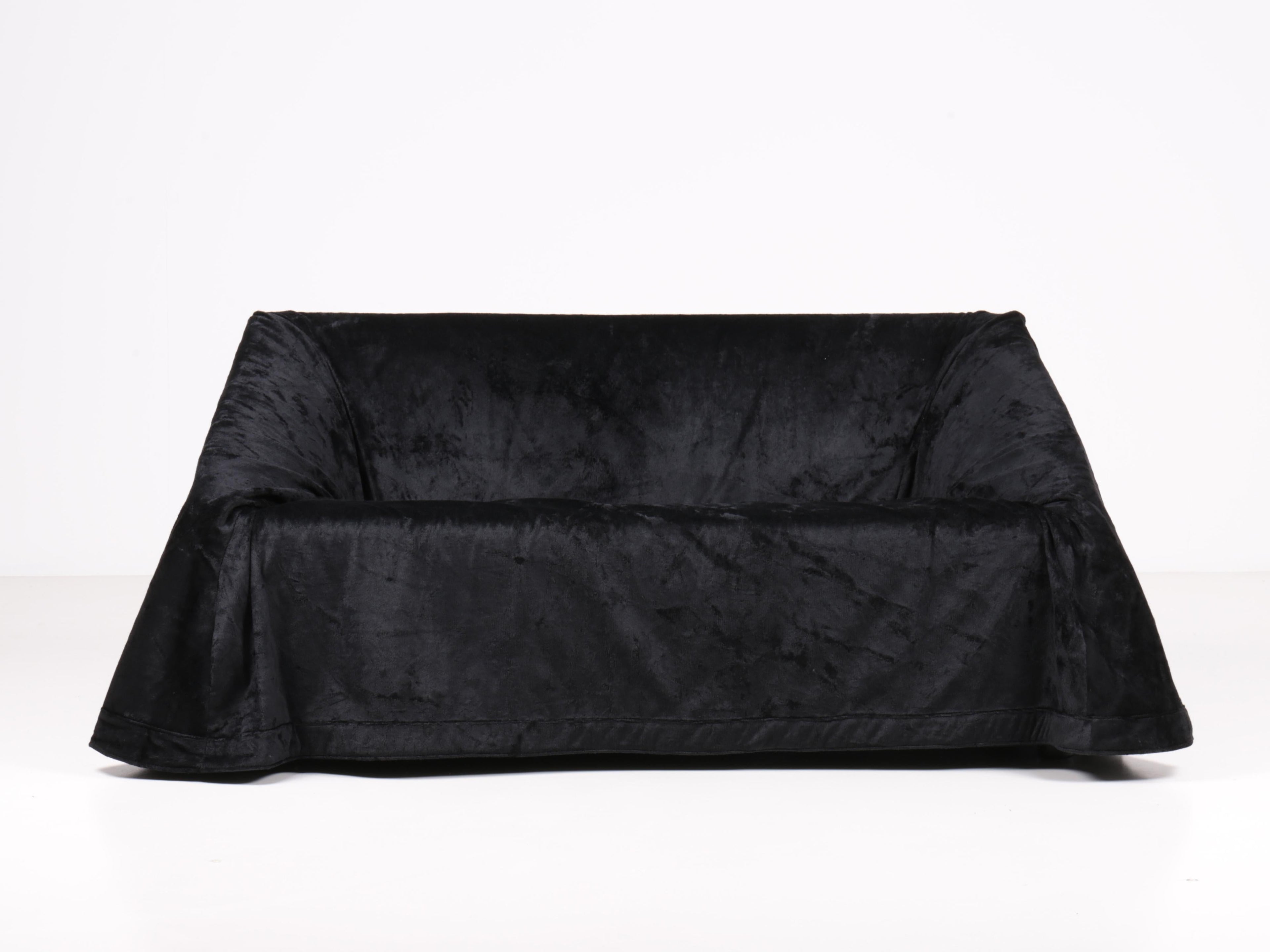 https://a.1stdibscdn.com/mantilla-sofa-160-by-kazuhide-takahama-paradisoterrestre-edition-for-sale-picture-3/f_84302/f_349104821687526604797/Mantilla_sofa_160_Kazuhide_Takahama_Paradisoterrestre_07_master.jpg
