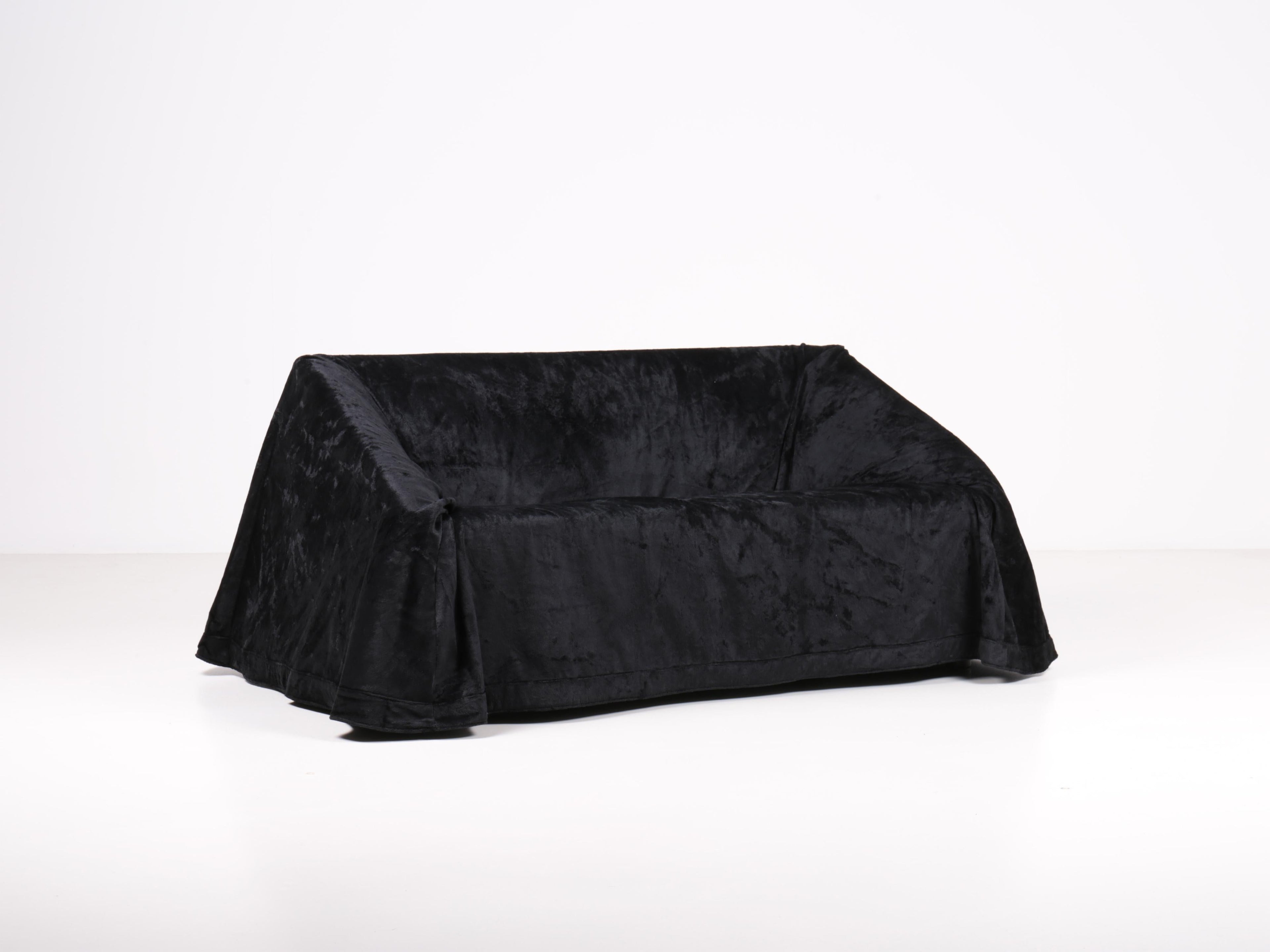 https://a.1stdibscdn.com/mantilla-sofa-160-by-kazuhide-takahama-paradisoterrestre-edition-for-sale-picture-4/f_84302/f_349104821687526605712/Mantilla_sofa_160_Kazuhide_Takahama_Paradisoterrestre_08_master.jpg
