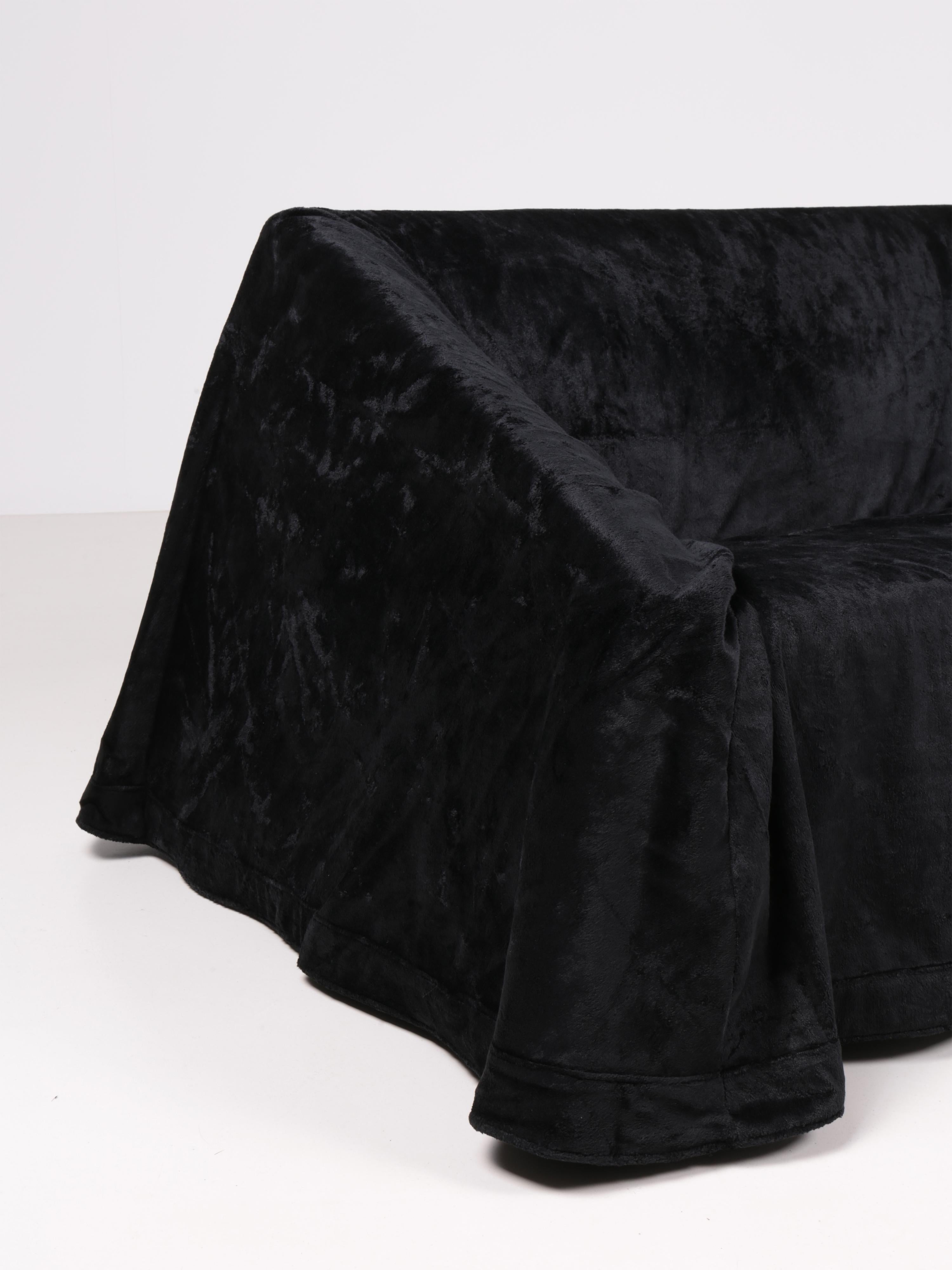https://a.1stdibscdn.com/mantilla-sofa-160-by-kazuhide-takahama-paradisoterrestre-edition-for-sale-picture-5/f_84302/f_349104821687526607995/Mantilla_sofa_160_Kazuhide_Takahama_Paradisoterrestre_09_master.jpg