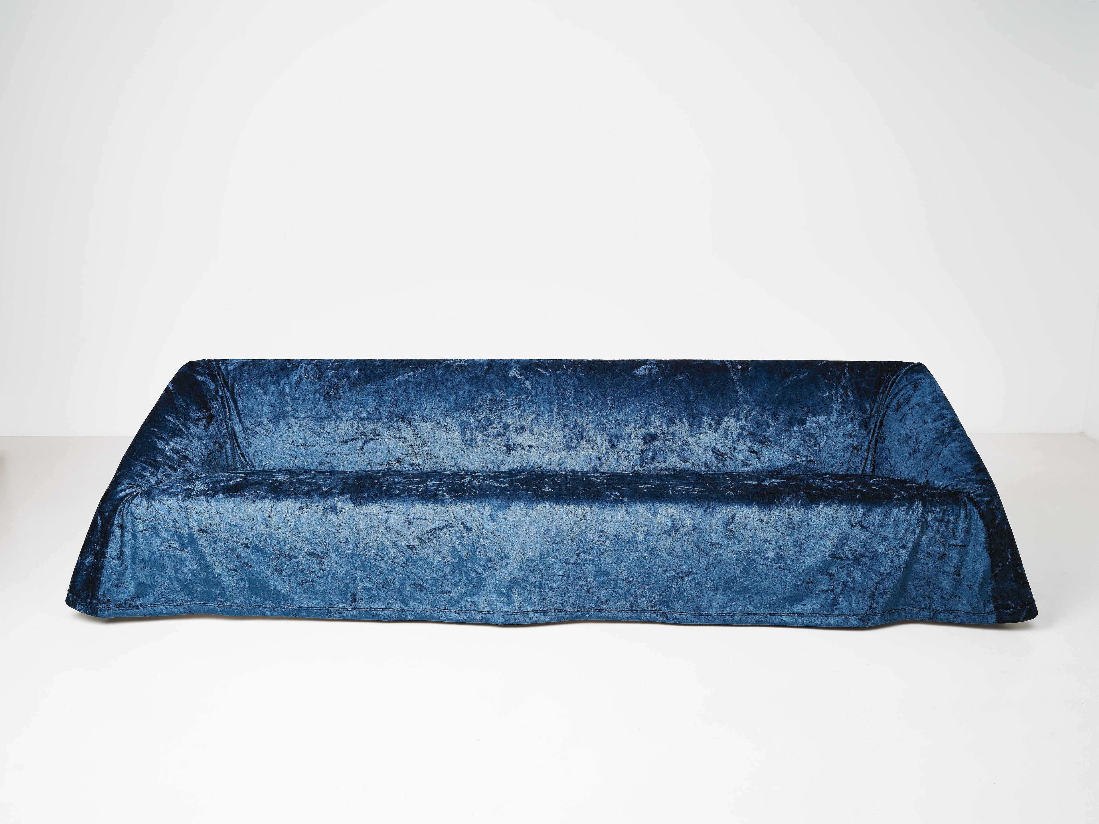 https://a.1stdibscdn.com/mantilla-sofa-290-by-kazuhide-takahama-paradisoterrestre-edition-for-sale-picture-2/f_84302/f_349109321687616772669/Mantilla_sofa_290_Kazuhide_Takahama_Paradisoterrestre_01_master.jpg