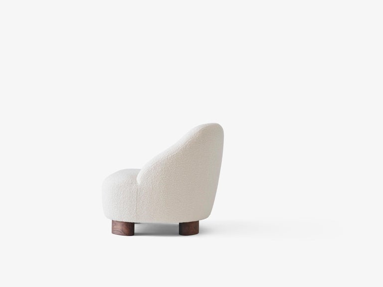 https://a.1stdibscdn.com/set-of-margas-lc3-sofa-margas-lc1-lounge-chair-in-karakorum-001-oiled-walnut-for-sale-picture-12/f_51432/f_495415621775464894806/Margas_LC1_In_Designers_choice_Karakorum_001_Oiled_Walnut_direct_side_master.jpg?width=768