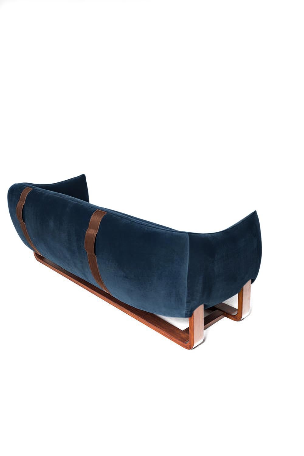 https://a.1stdibscdn.com/milo-sofa-ocean-creme-brulee-velvet-for-sale-picture-2/f_29653/f_286095521652252666966/Marie_Burgos_Design_Milo_Sofa_MBcollection_Ocean_Creme_Brulee_Velvet_master.jpg