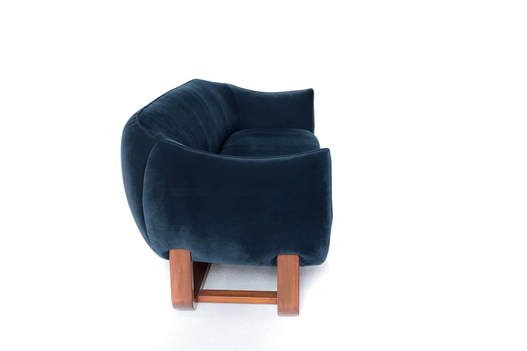https://a.1stdibscdn.com/milo-sofa-ocean-creme-brulee-velvet-for-sale-picture-3/f_29653/f_286095521652252668077/Marie_Burgos_Design_Milo_Sofa_side_MBcollection_Ocean_Creme_Brulee_Velvet_master.jpg