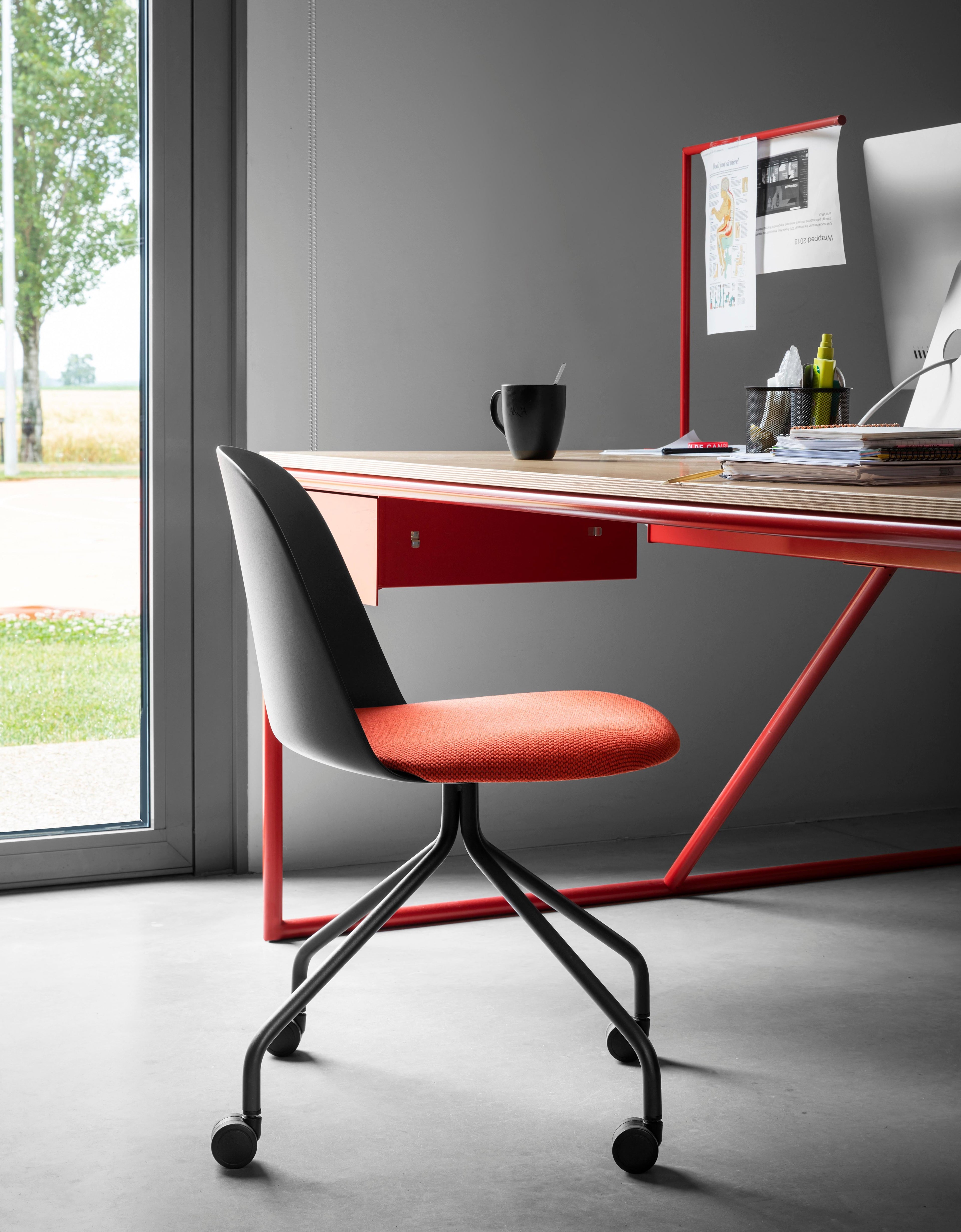 https://a.1stdibscdn.com/mariolina-chair-in-matching-iron-legs-polypropylene-seat-by-e-ggs-for-sale-picture-6/12330573/f_178224721580815779298/Mariolia_Chairs_5_master.jpg