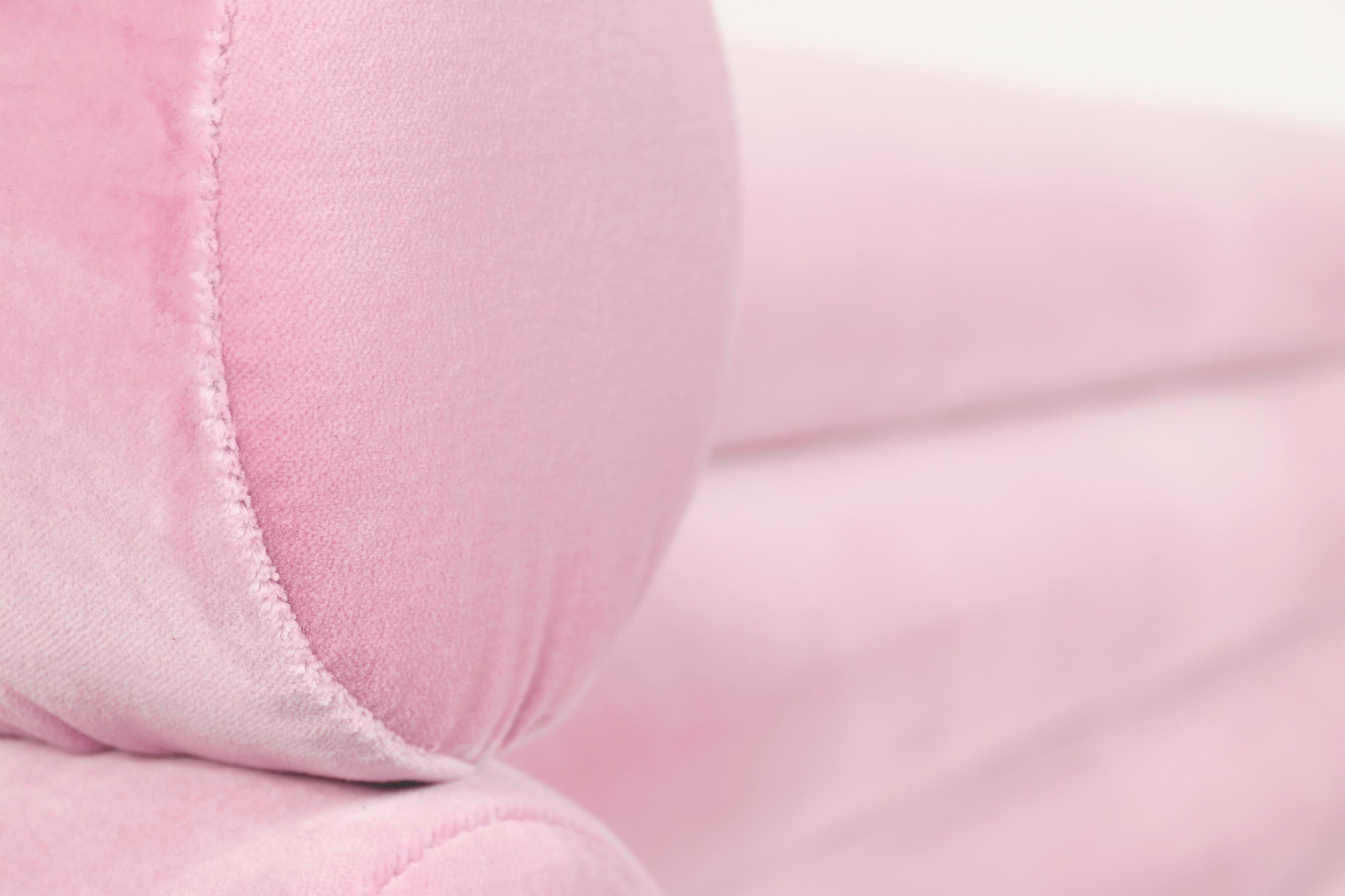 https://a.1stdibscdn.com/marshmallow-sofa-royal-stranger-for-sale-picture-5/f_12192/f_331679821678194605102/Marshmallow_Sofa_Pink_and_Gold_5__master.jpg