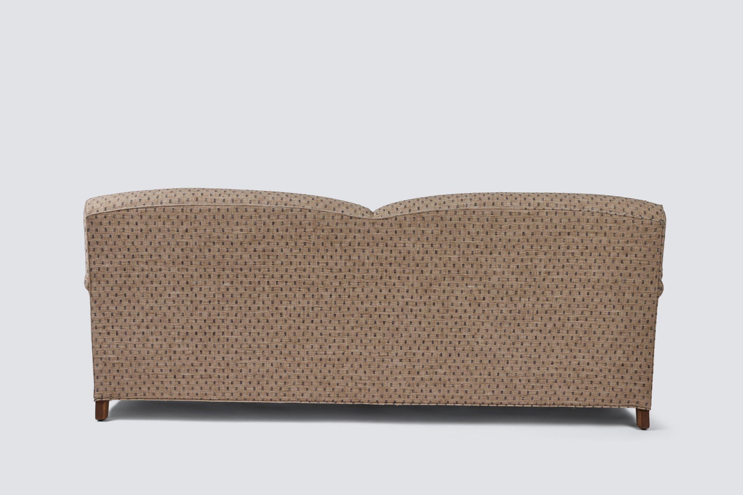 https://a.1stdibscdn.com/roll-arm-sofa-with-tight-back-loose-seat-cushions-and-hand-carved-feet-for-sale-picture-7/f_50711/f_255395221701468830175/Martin_and_Brockett_July_28th_2022_080_master.jpg