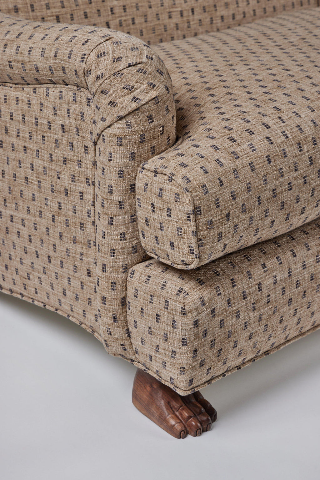 https://a.1stdibscdn.com/roll-arm-sofa-with-tight-back-loose-seat-cushions-and-hand-carved-feet-for-sale-picture-12/f_50711/f_255395221701468832026/Martin_and_Brockett_July_28th_2022_081_master.jpg